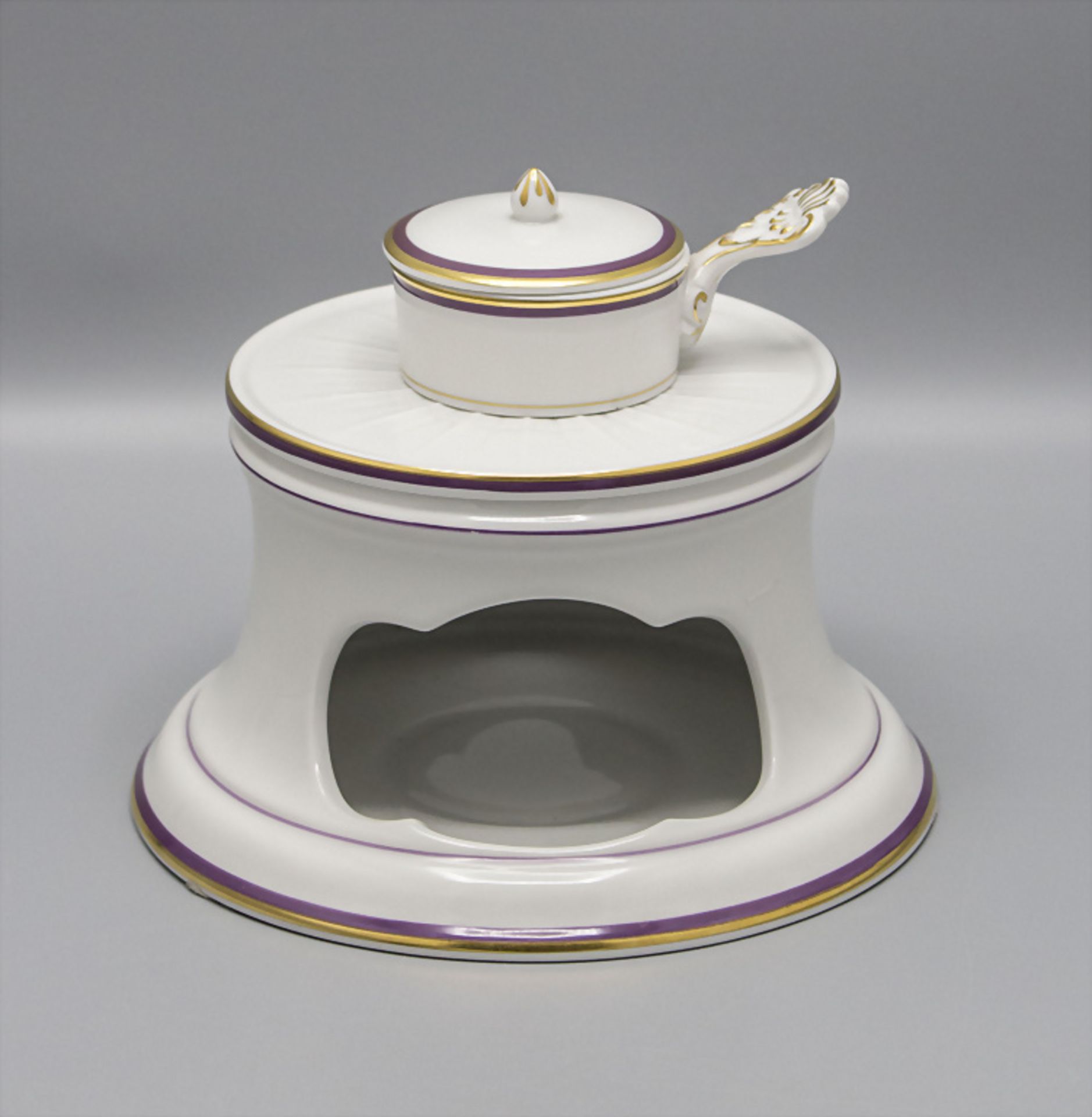Porzellan Stövchen mit kleinem Topf / A porcelain tea warmer with a mall pan, Meissen, 20. Jh.