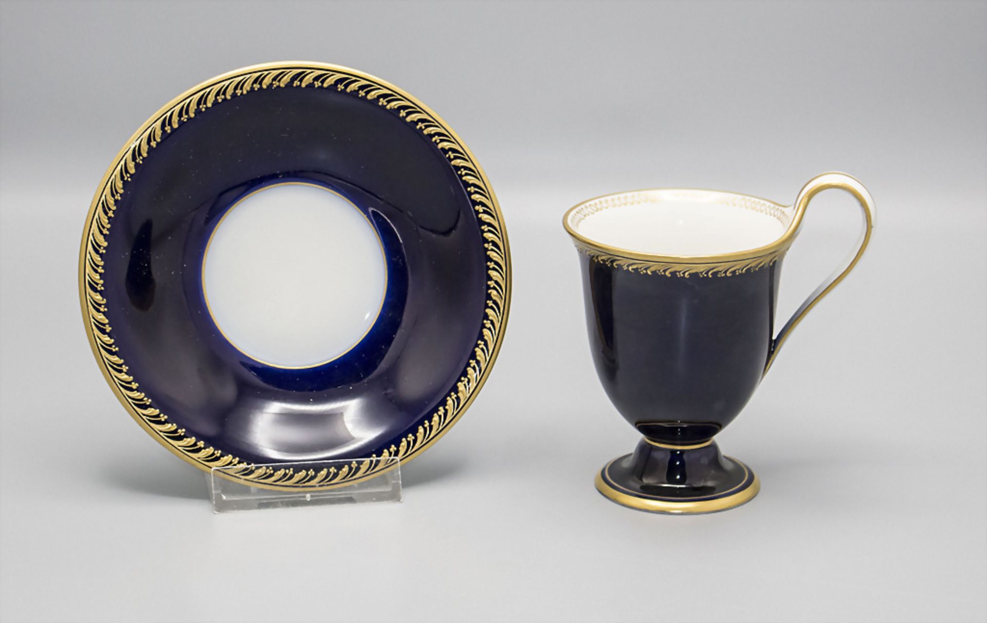 Tasse mit Untertasse / A porcelain cup and saucer, KPM Berlin, 19. Jh.