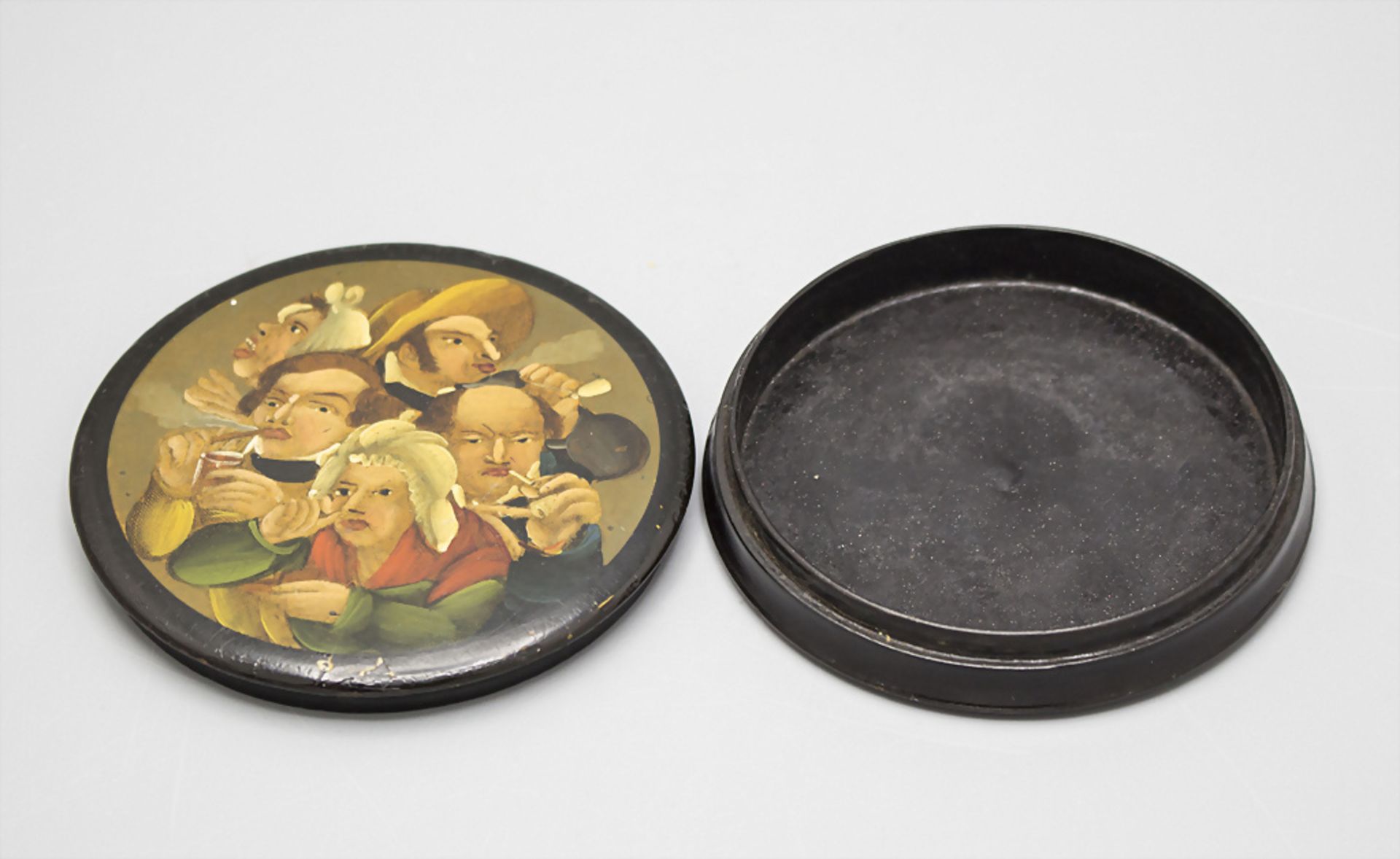 Humoristische Deckeldose mit Rauchern / Tabatiere / Schnupftabakdose / A humorous snuff box ... - Image 2 of 3