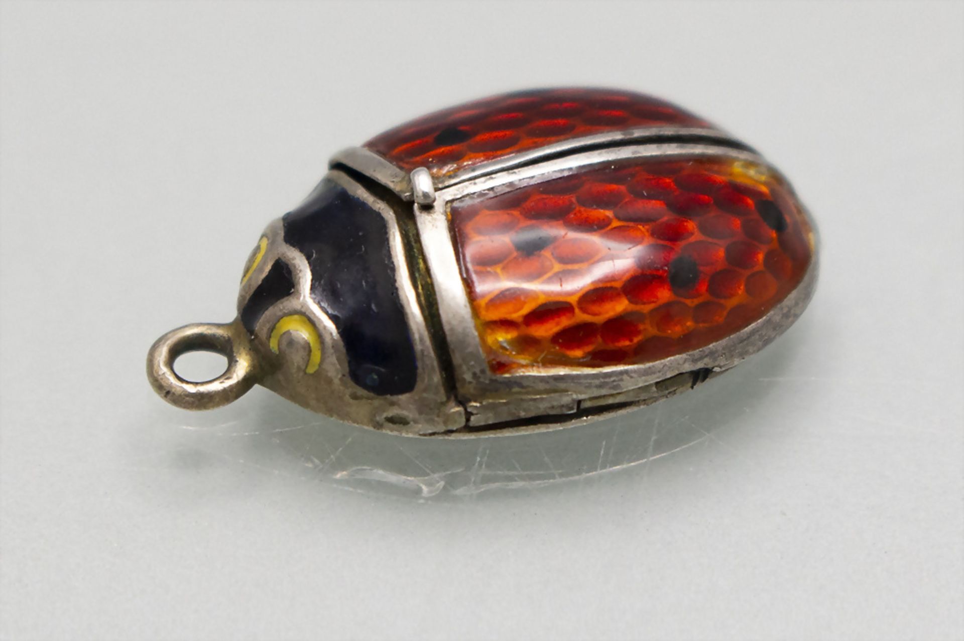 Anhänger Marienkäfer / A enamelled silver pendant of a ladybug, Athen, um 1900 - Bild 4 aus 6