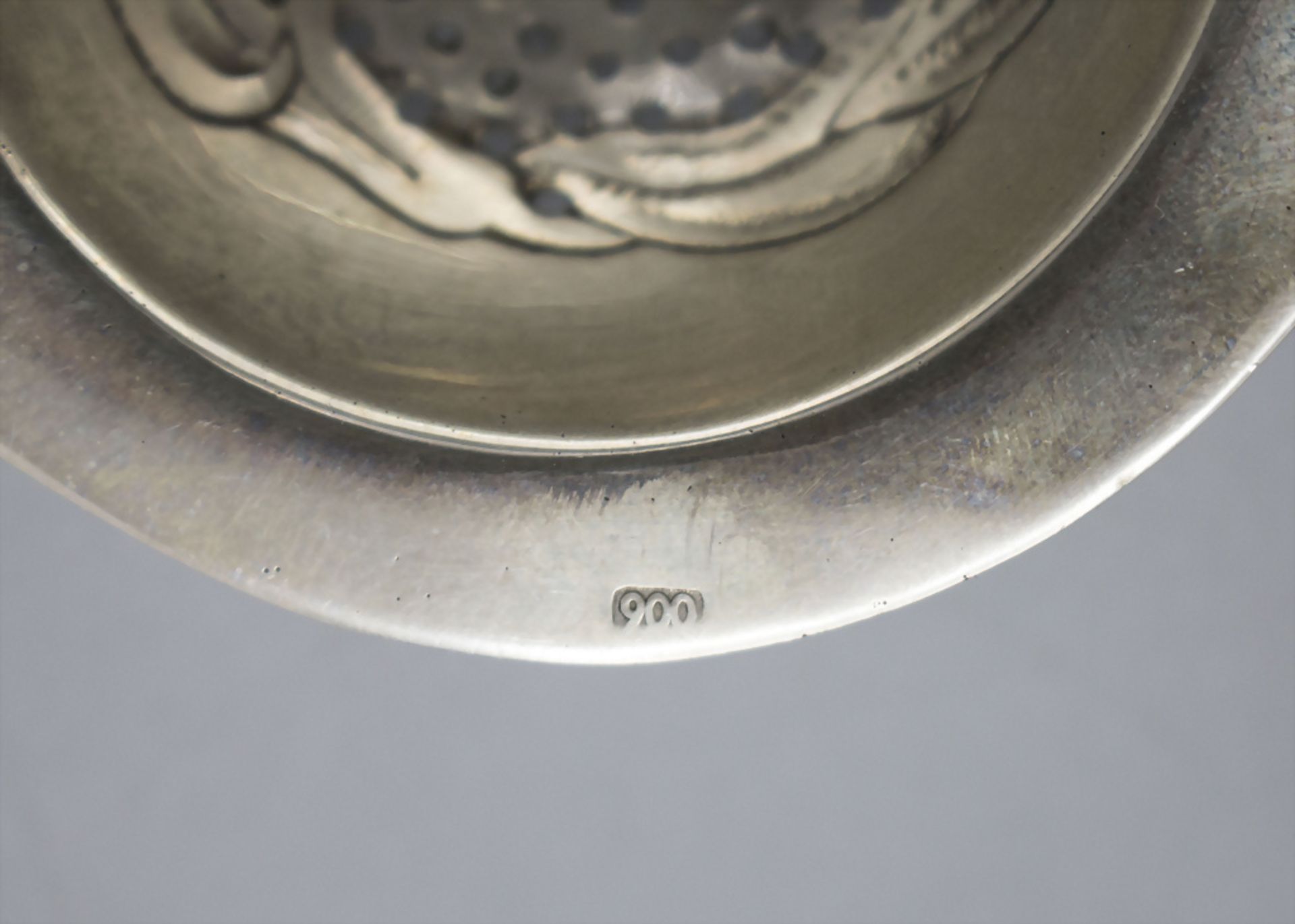 Jugendstil Teesieb / A silver Art Nouveau tea strainer, um 1900 - Image 3 of 3