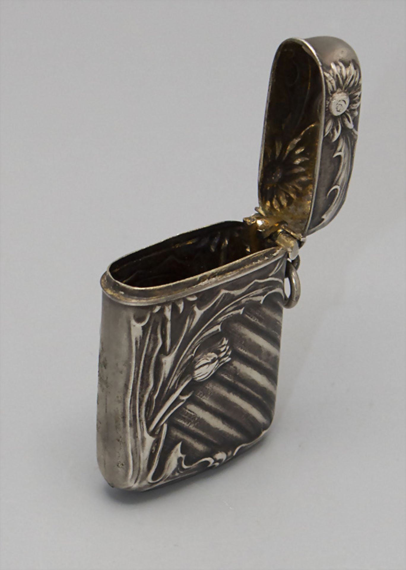 Jugendstil Streichholzetui mit Löwenzahn / An Art Nouveau silver match holder with dandilions, ... - Image 2 of 3