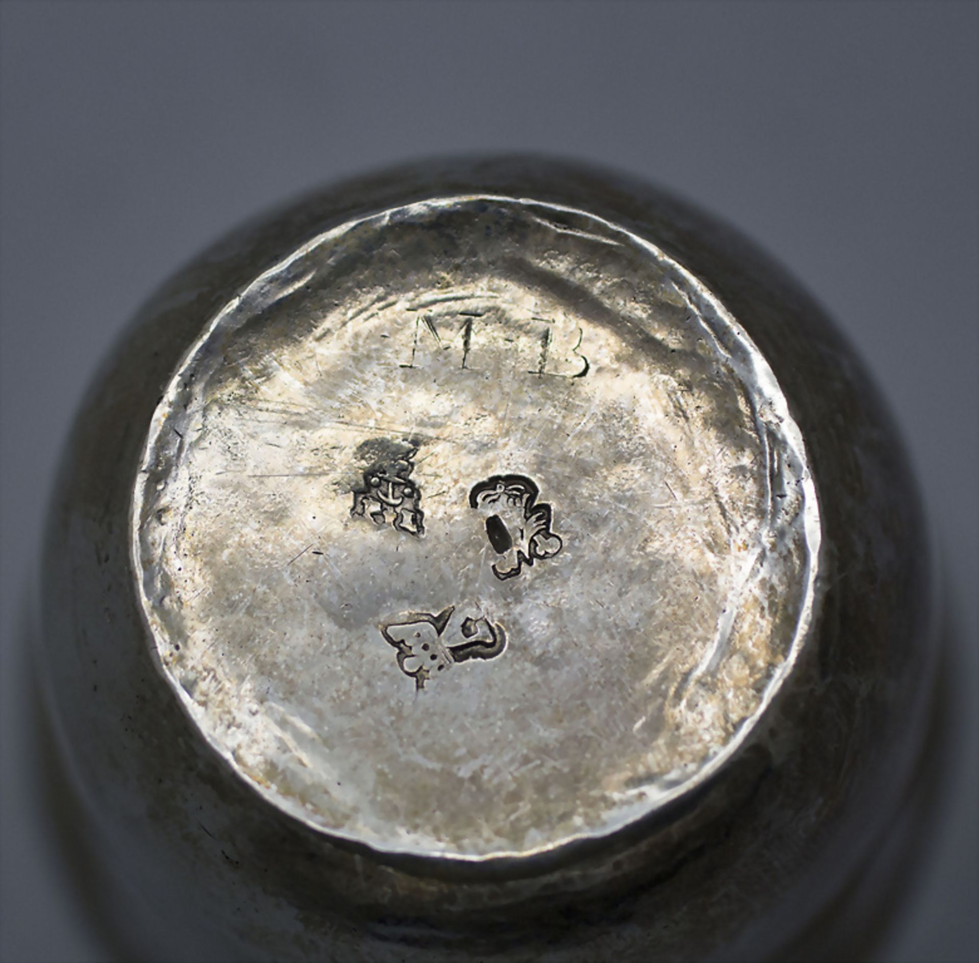 Silber Becher, Faustbecher / A silver beaker, Paris 1717 - Image 4 of 4