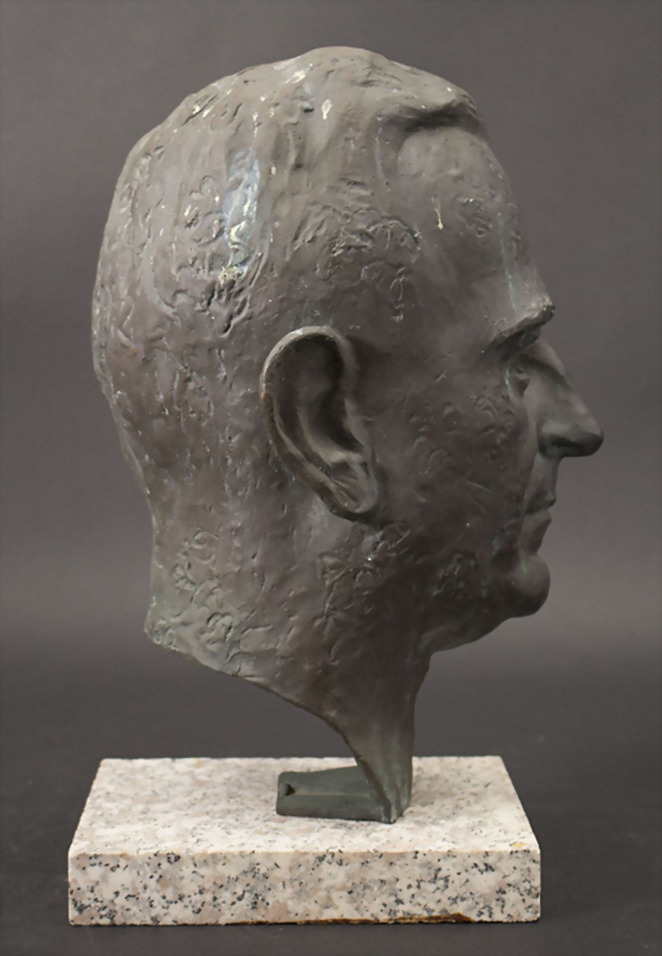 Erwin MISCH (1909 - ?), 'Porträtbüste eines Herrn' / A bronze 'Portrait bust of a gentleman', 1950 - Bild 2 aus 5