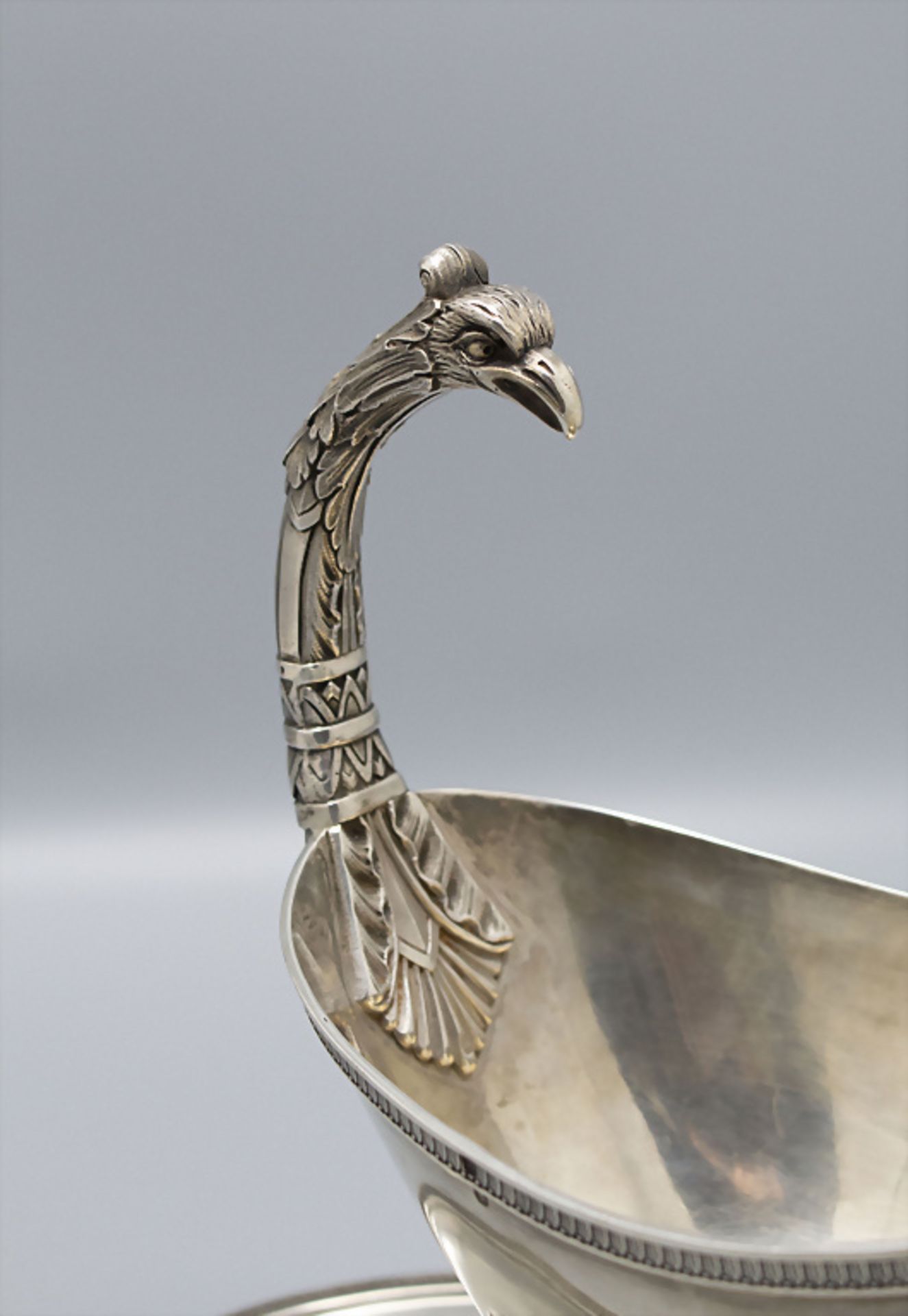 Sauciere mit Adlerkopf / A silver gavy boat with an eagle head shaped handle, Louis Coignet, ... - Bild 6 aus 7