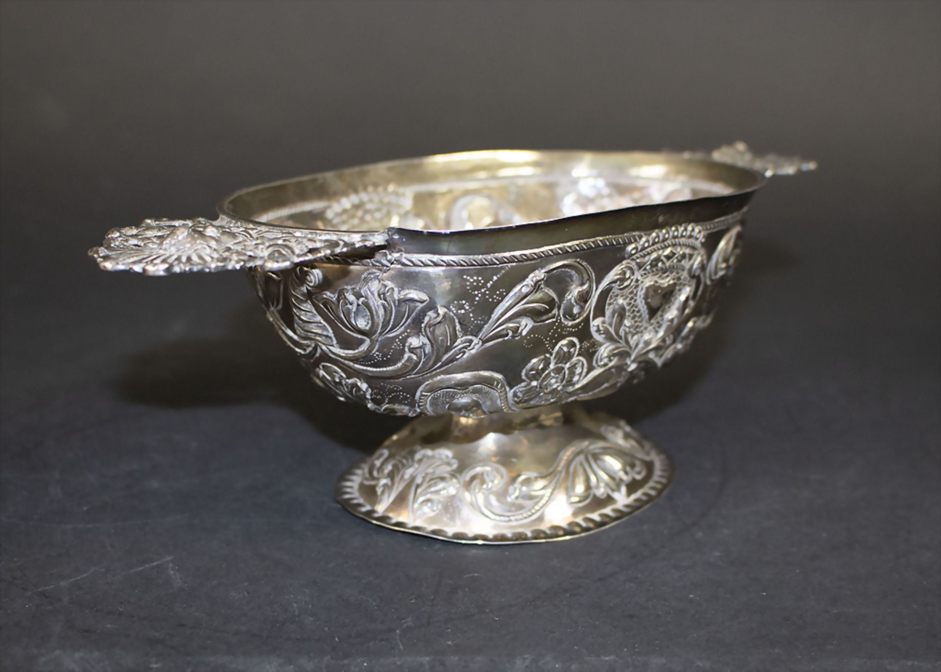 Branntweinschale / A silver tastevin, Niederlande, 18./19. Jh. - Bild 3 aus 8