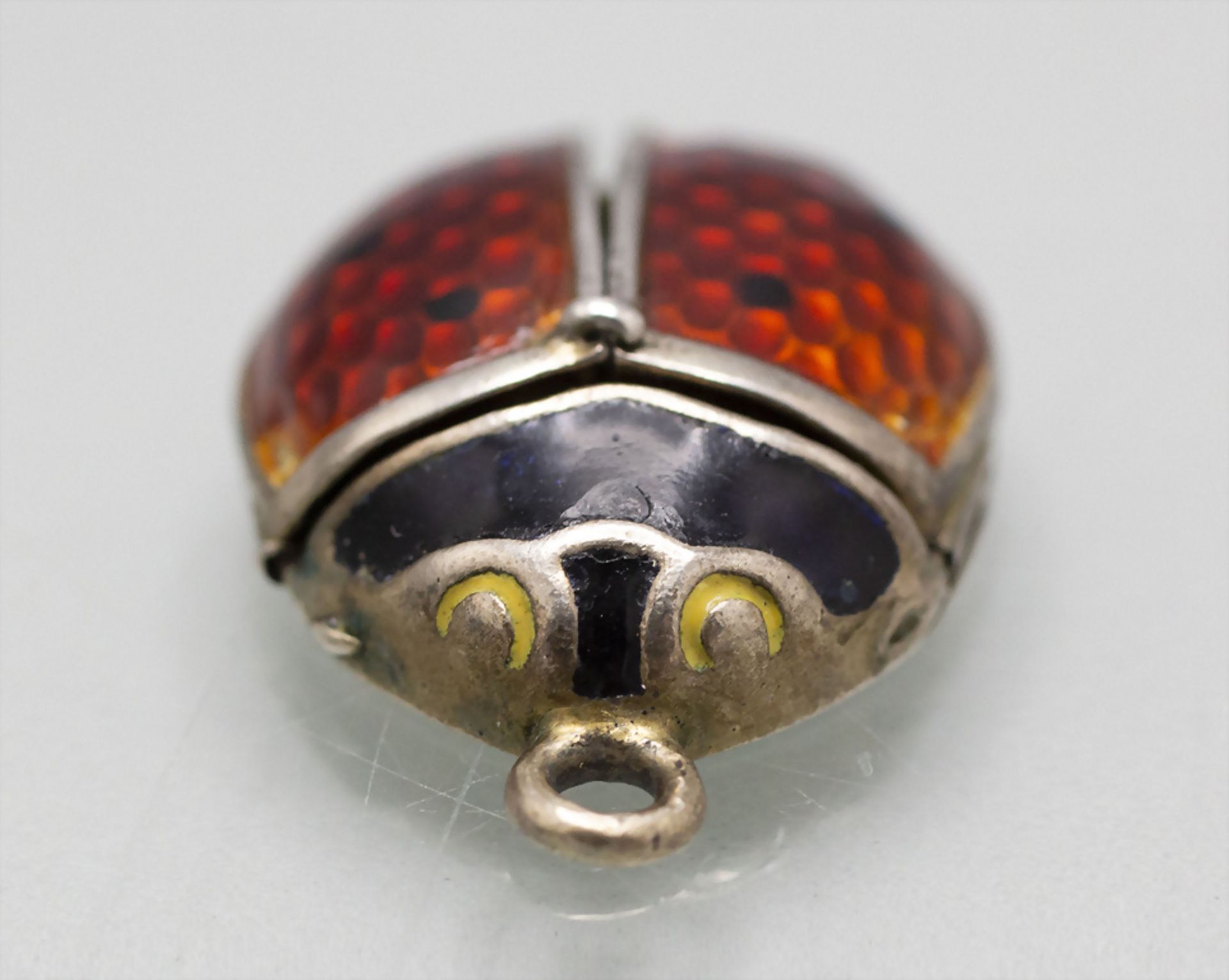 Anhänger Marienkäfer / A enamelled silver pendant of a ladybug, Athen, um 1900 - Image 2 of 6