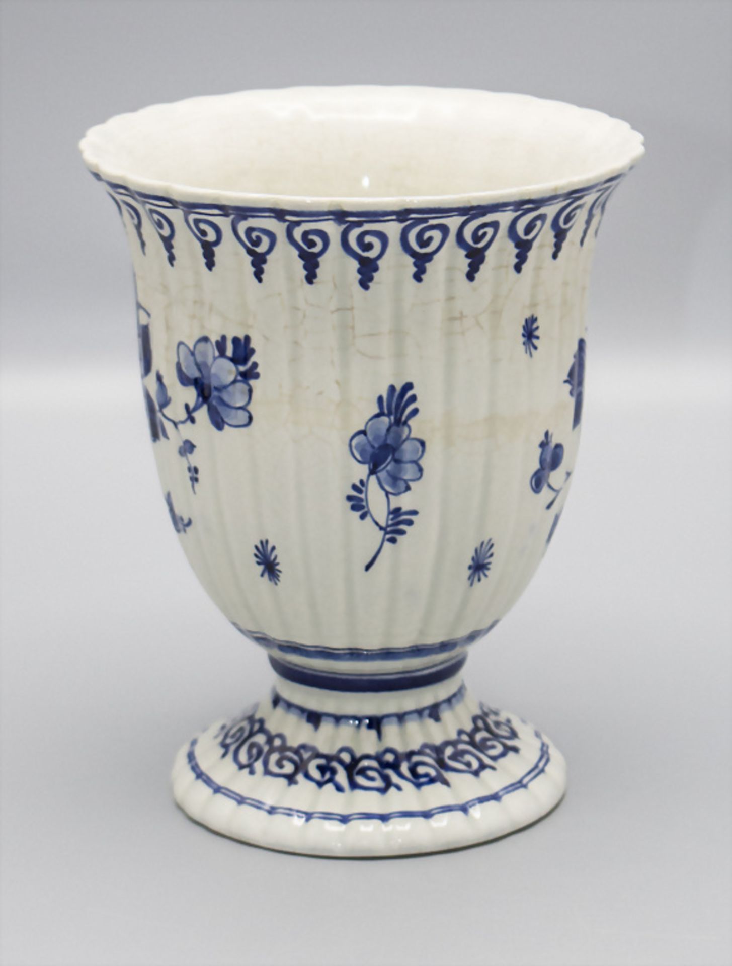 Vase / A ceramic vase, De Porceleyne Fles, Delft, 19./20. Jh. - Image 3 of 4