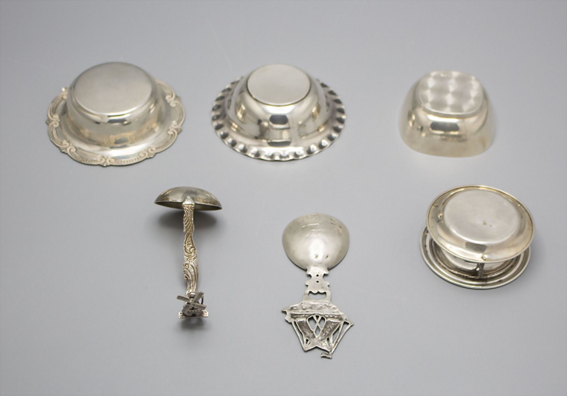 Konvolut aus 4 Teesieben und 2 Löffeln / 4 silver tea strainers and 2 spoons, 20. Jh. - Image 2 of 4