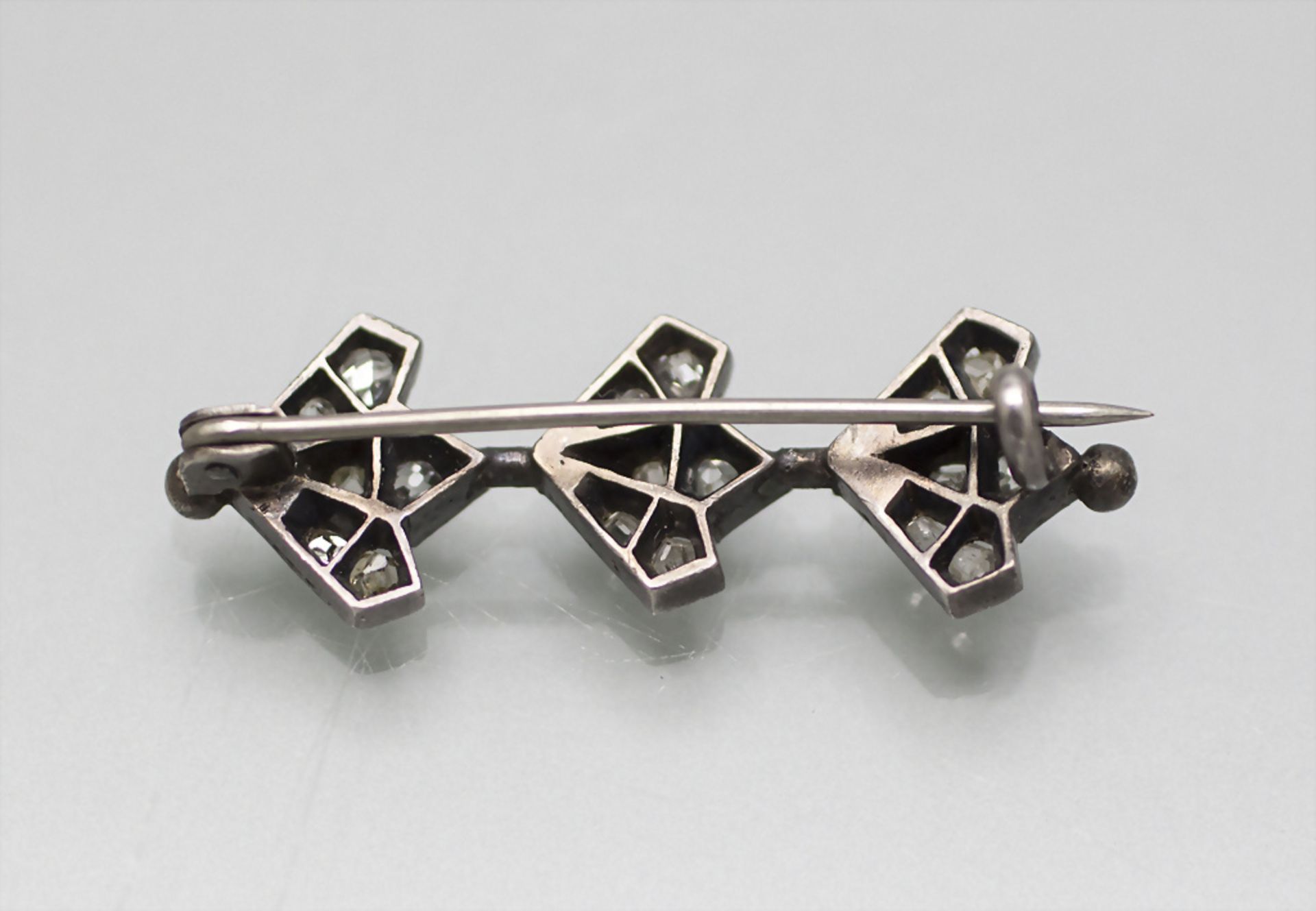Brosche mit Diamanten / A silver brooch with diamonds, 19. Jh. - Bild 2 aus 2