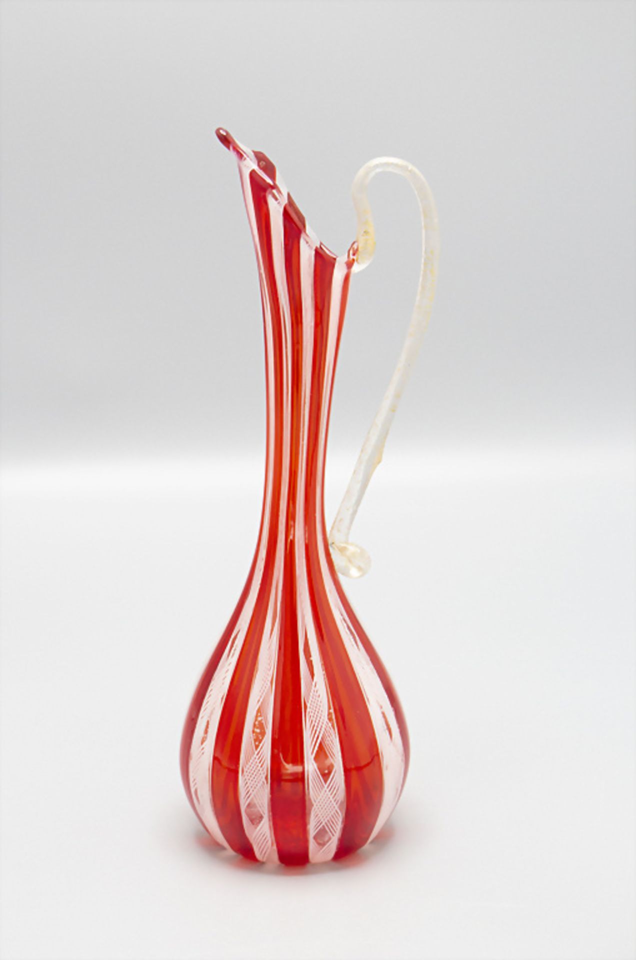 Henkelvase / A glass vase with handle, Murano, Aureljano & Toso, 1. Hälfte 20. Jh.