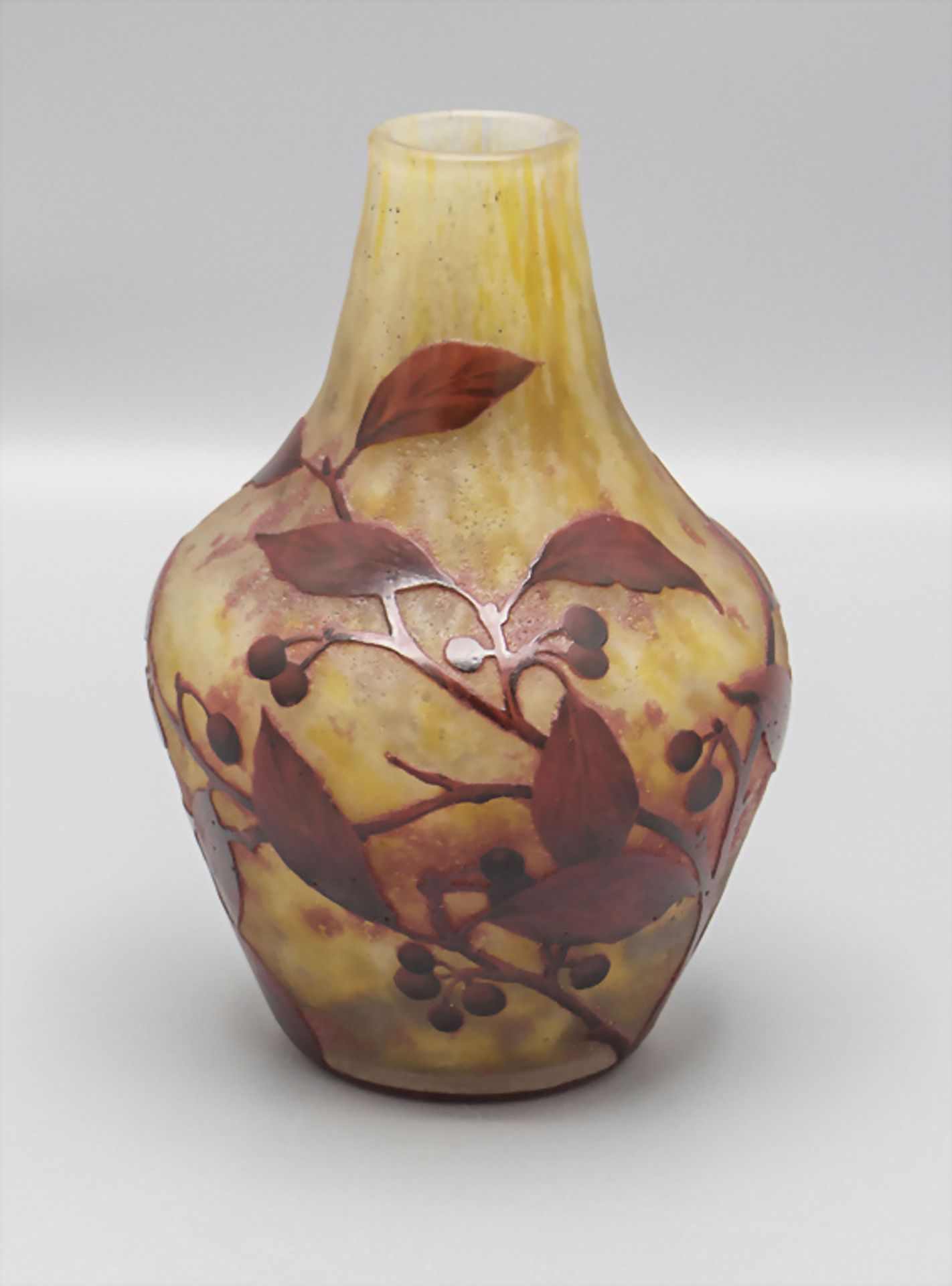 Jugendstil Vase 'Linguster' / An Art Noveau vase 'Privet', Daum, Nancy, um 1900