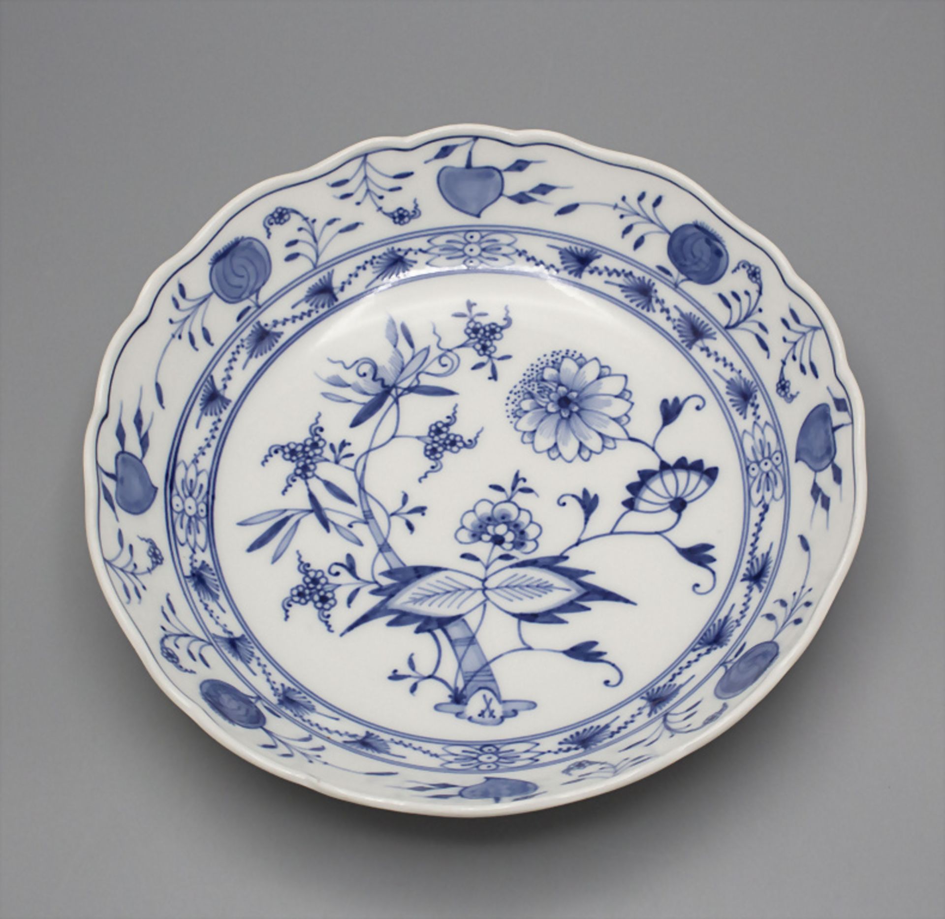 Runde Schale mit Zwiebelmuster / A bowl with onion pattern, Meissen, um 1880 - Bild 2 aus 3