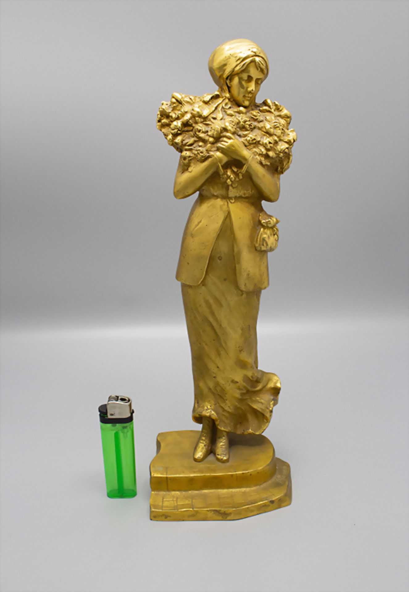 Dominique Alonzo (* Paris), Jugendstil Bronze 'Junge Frau mit Rosen' / An Art Nouveau bronze ...