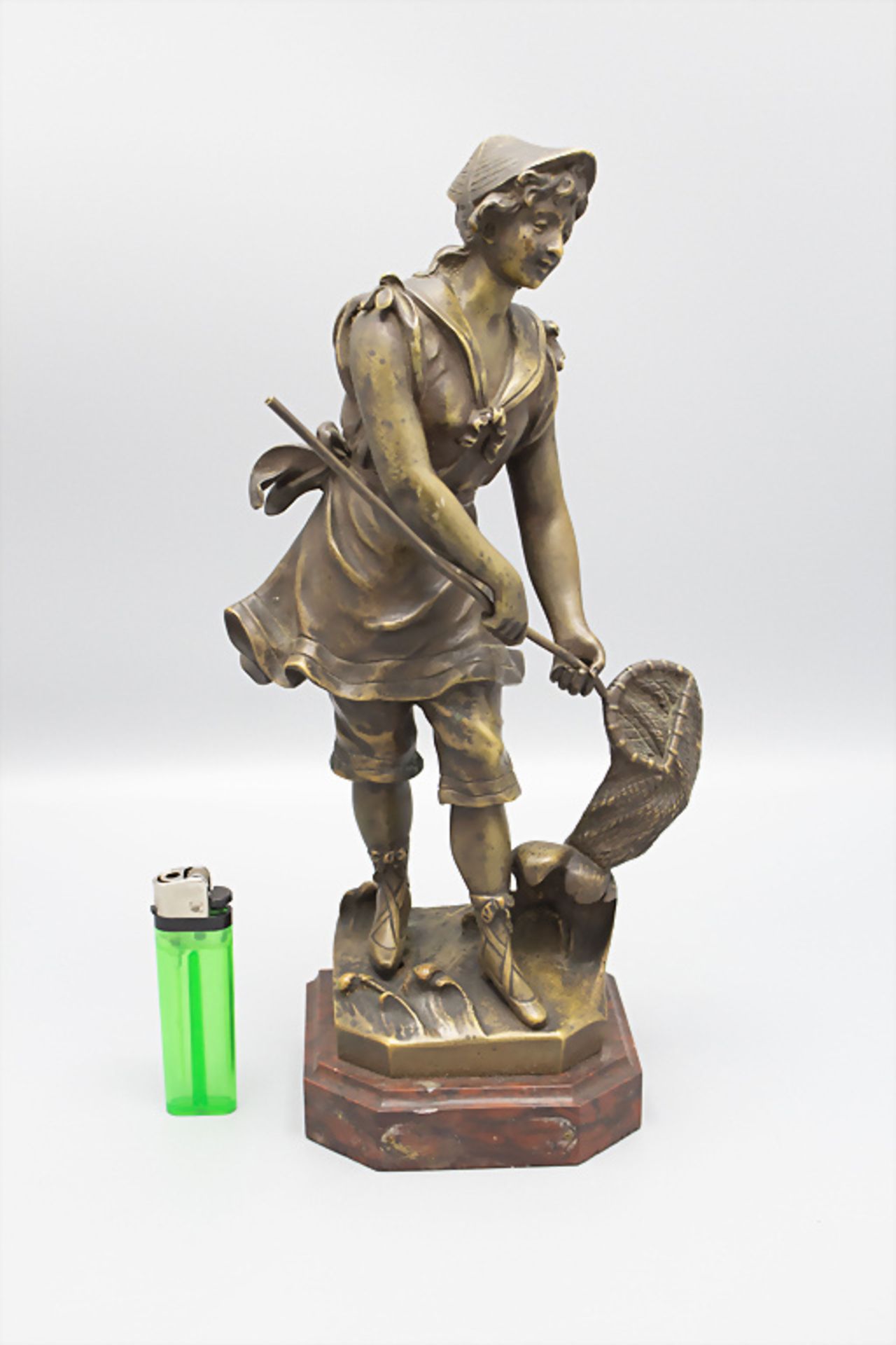 Sylvain Kinsburger (1855-1935), Bronze Figur 'Die Krabbenfischerin' / A bronze figure of a ... - Image 2 of 7