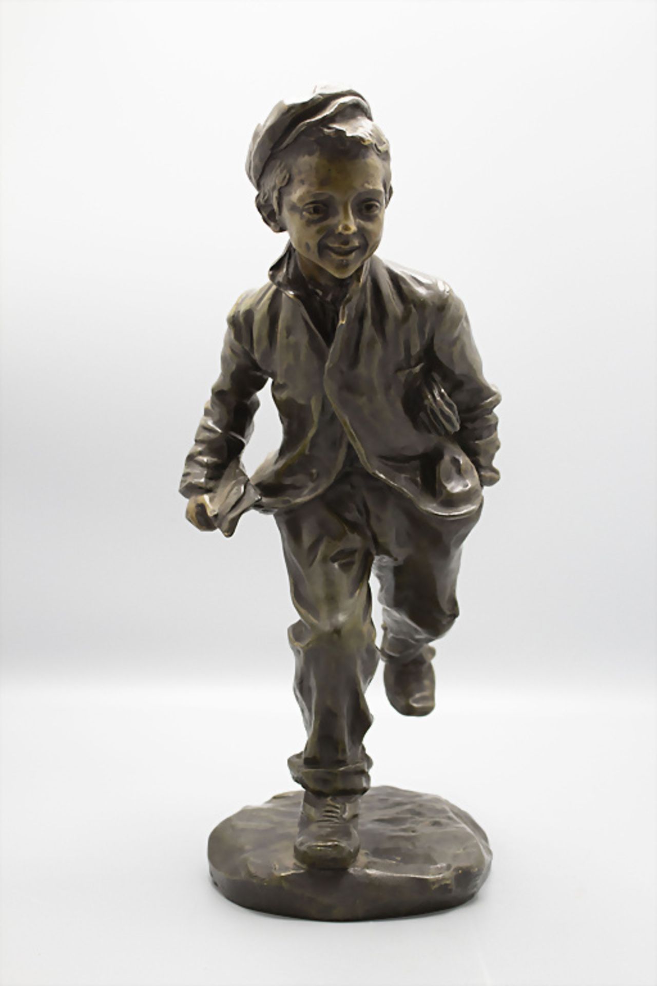 Bronzeplastik 'Laufender Knabe' / A bronze sculpture 'Running boy', Frankreich, um 1920 - Image 7 of 8