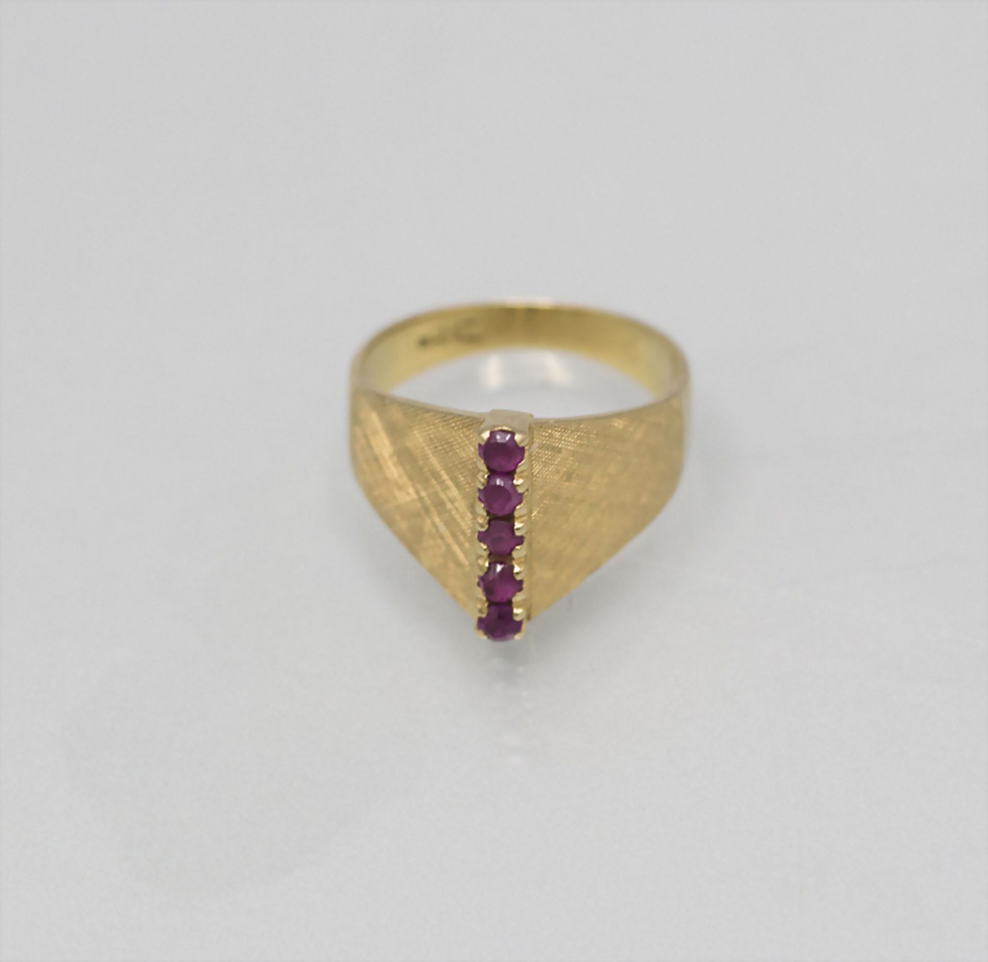 Damenring mit Rubinen / A ladies 18 ct gold ring with rubies, um 1950