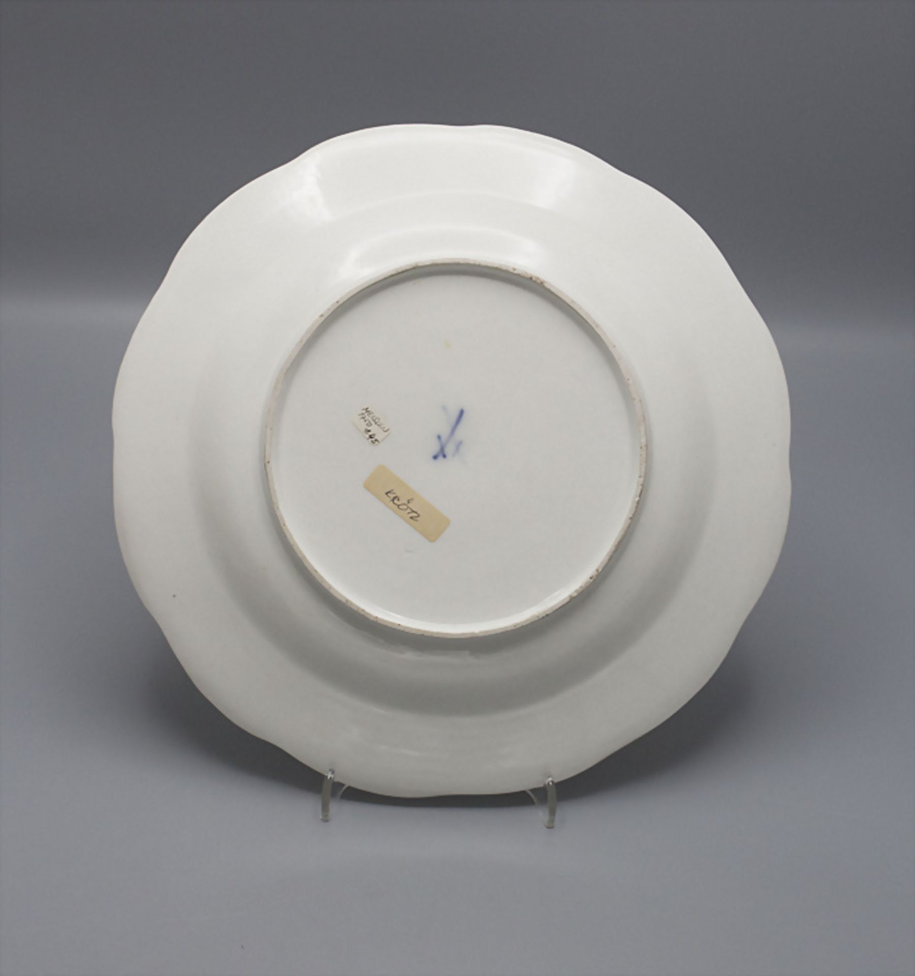 Teller / A porcelain plate, Meissen, 18. Jh. - Bild 2 aus 2