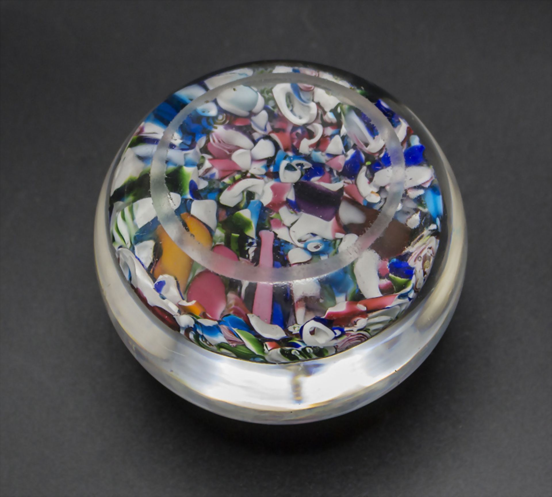 Briefbeschwerer / An end-of-day scrambled Millefiori paperweight, Clichy, 19. Jh. - Bild 3 aus 4