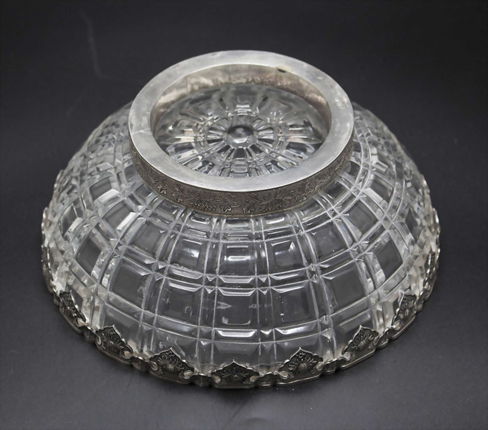 Glasschale mit Silbermontur / A cut glass bowl with silver mount, Orient oder Asien, Anfang 20. Jh. - Bild 2 aus 4