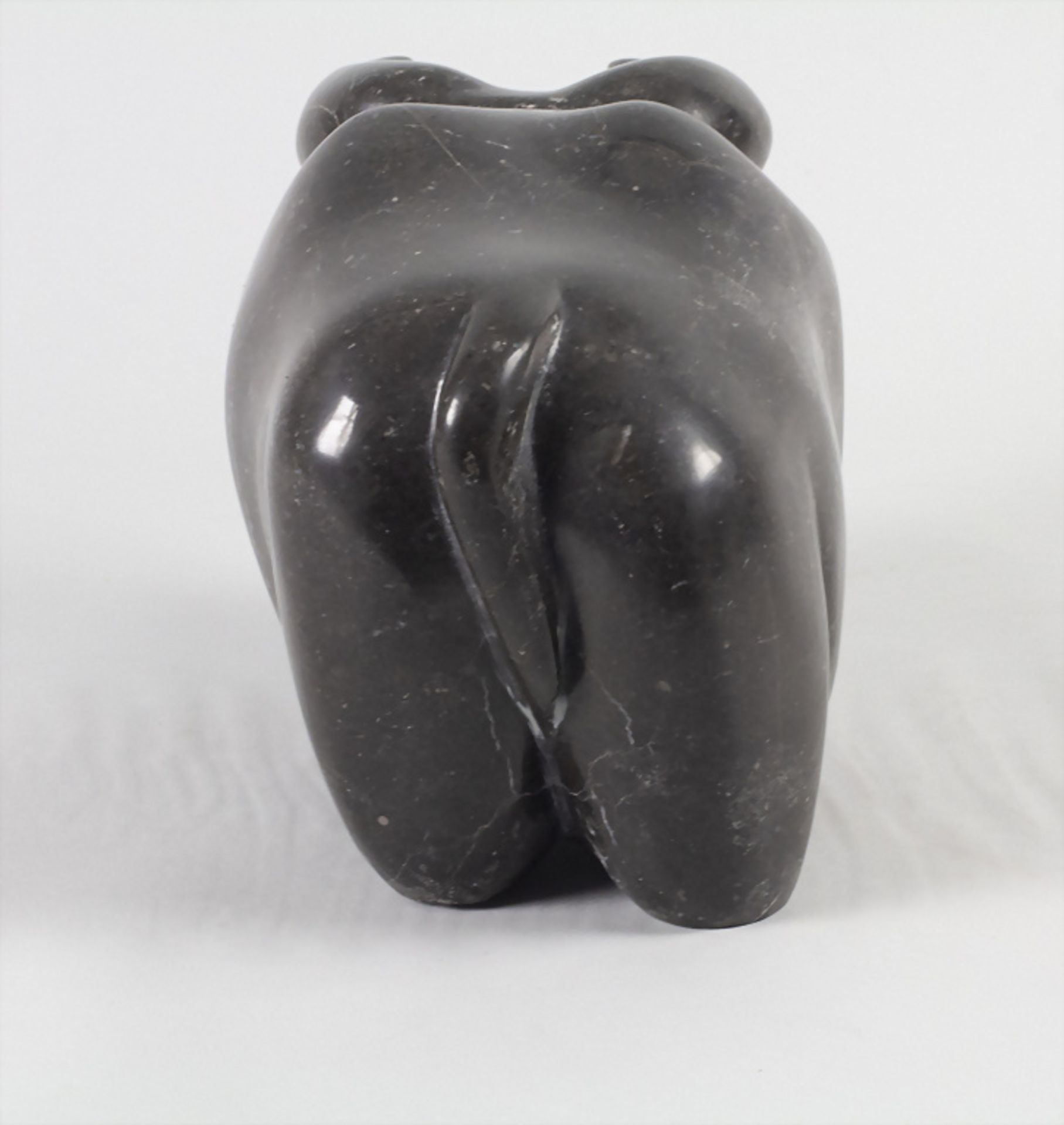 Prof. Yvan BAUDOIN (*1970), Steinskulptur 'Schwarzer Stier' / A stone sculpture 'Black Bull', 1999 - Image 4 of 8