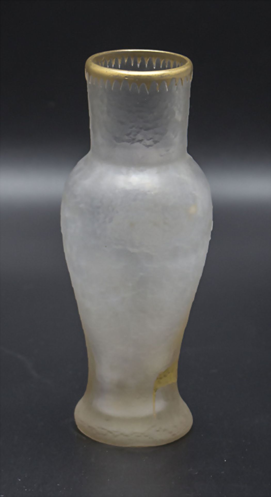 Vase mit Schwertlilie / A vase with iris, Legras & Cie., Verreries de Saint-Denis, um 1900 - Bild 2 aus 3