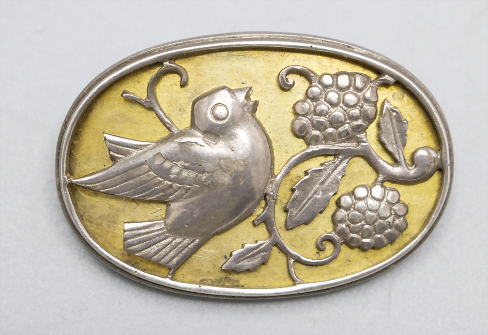 Jugendstil Brosche mit Vogel und Beeren / A silver Art Nouveau brooch with a bird and berries, ...