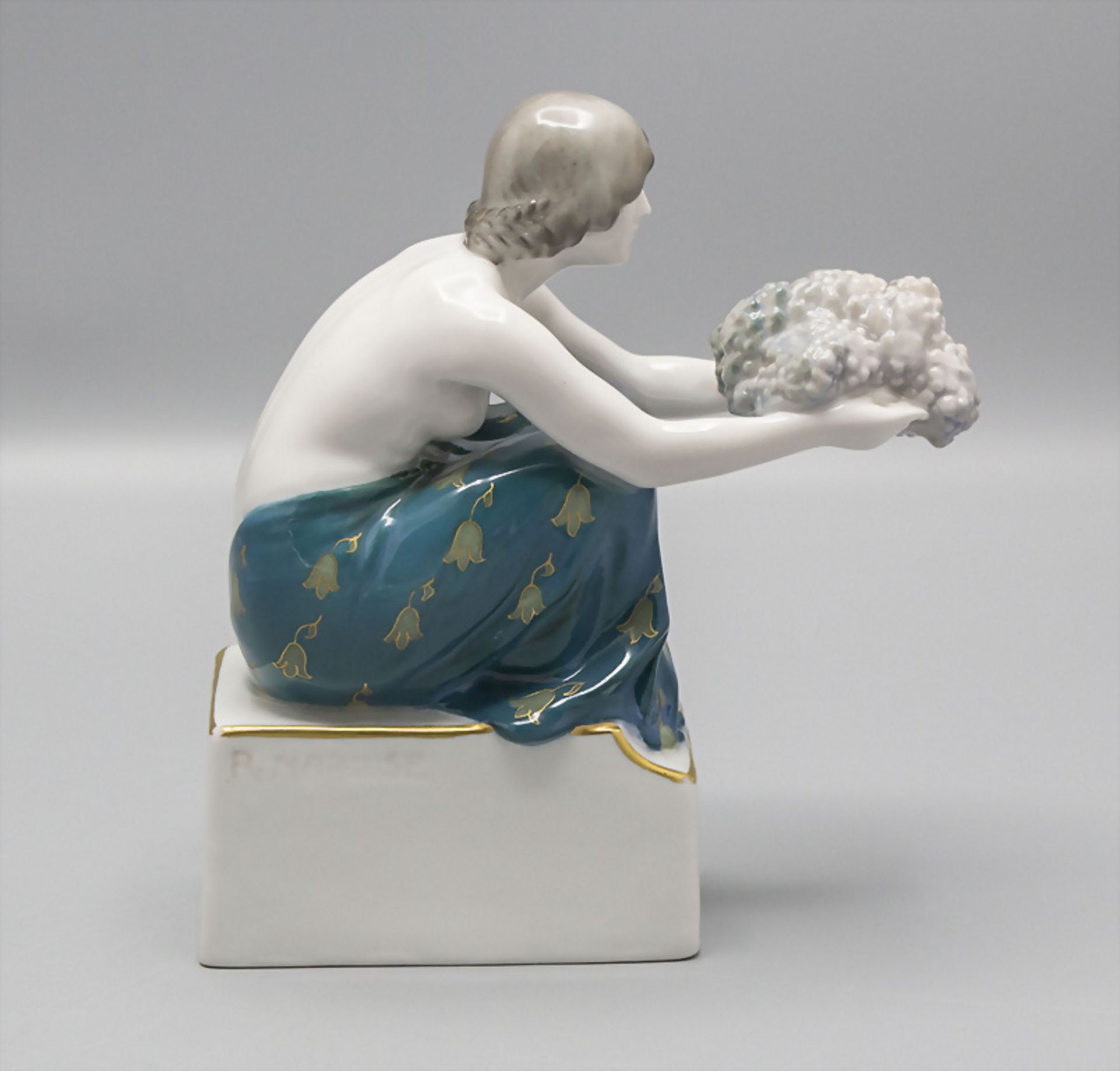 Porzellanfigur 'Die Traubenträgerin' / A porcelain figure 'the grape bearer', Rosenthal, Selb, ... - Bild 5 aus 7