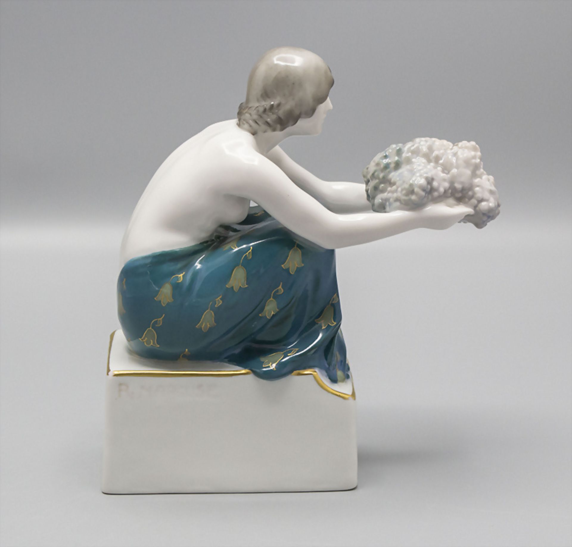 Porzellanfigur 'Die Traubenträgerin' / A porcelain figure 'the grape bearer', Rosenthal, Selb, ... - Image 5 of 7