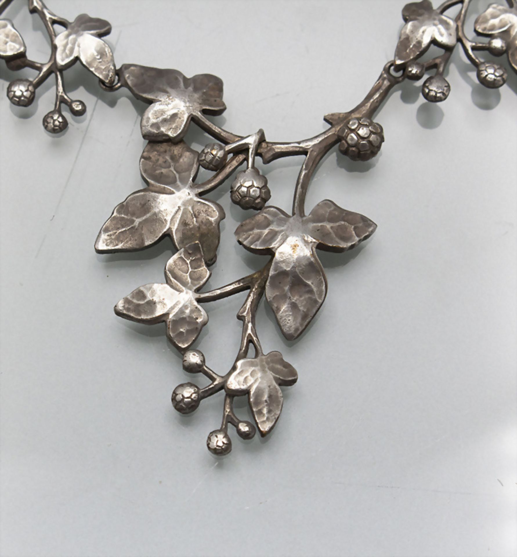 Jugendstil Collier 'Brombeeren' / Collier feuilles Art Nouveau / An Art Nouveau necklace with ... - Image 2 of 4