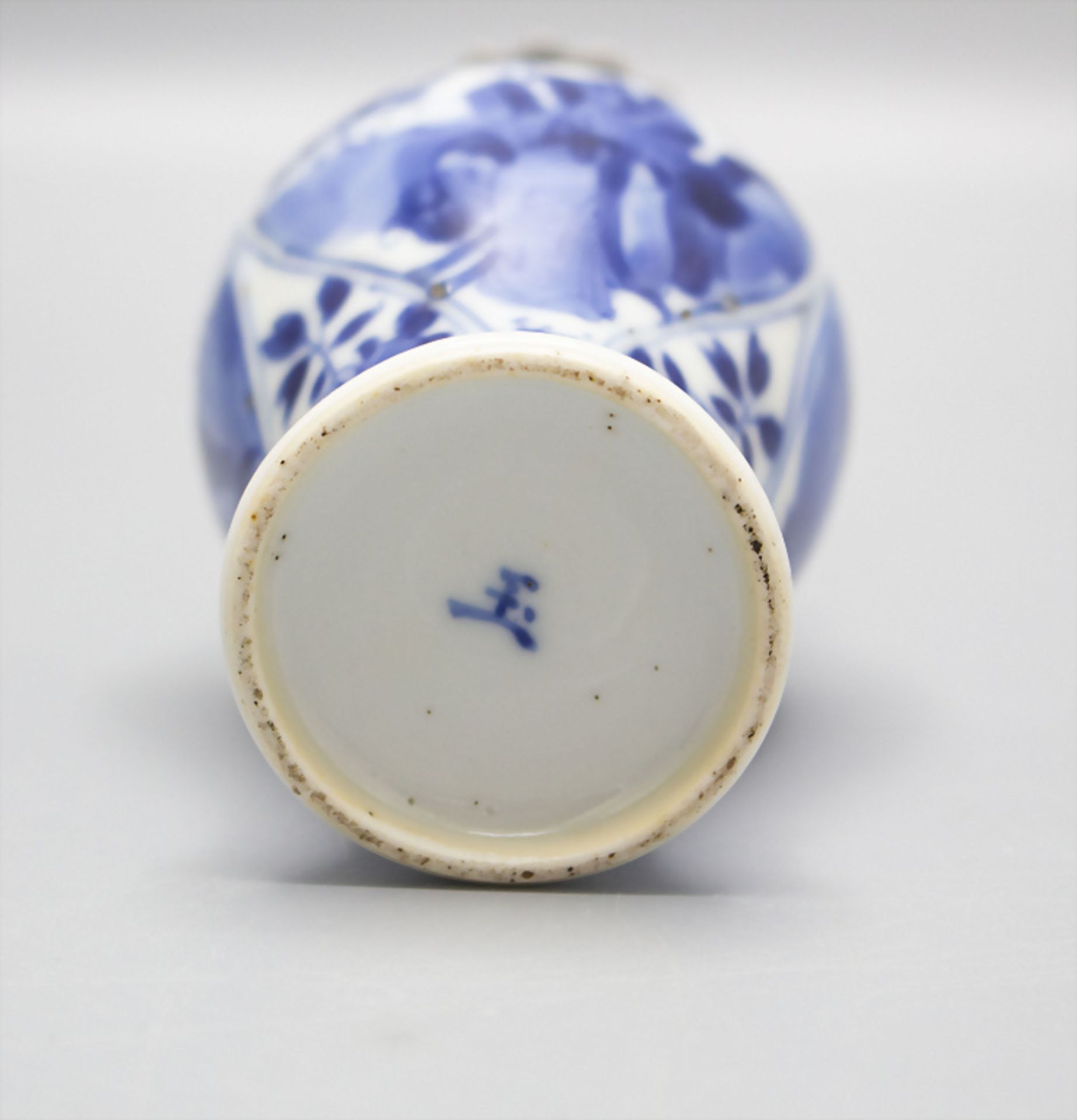 Porzellan Flakon mit Silbermontur / A porcelain perfume bottle, China, 19. Jh. - Bild 8 aus 9