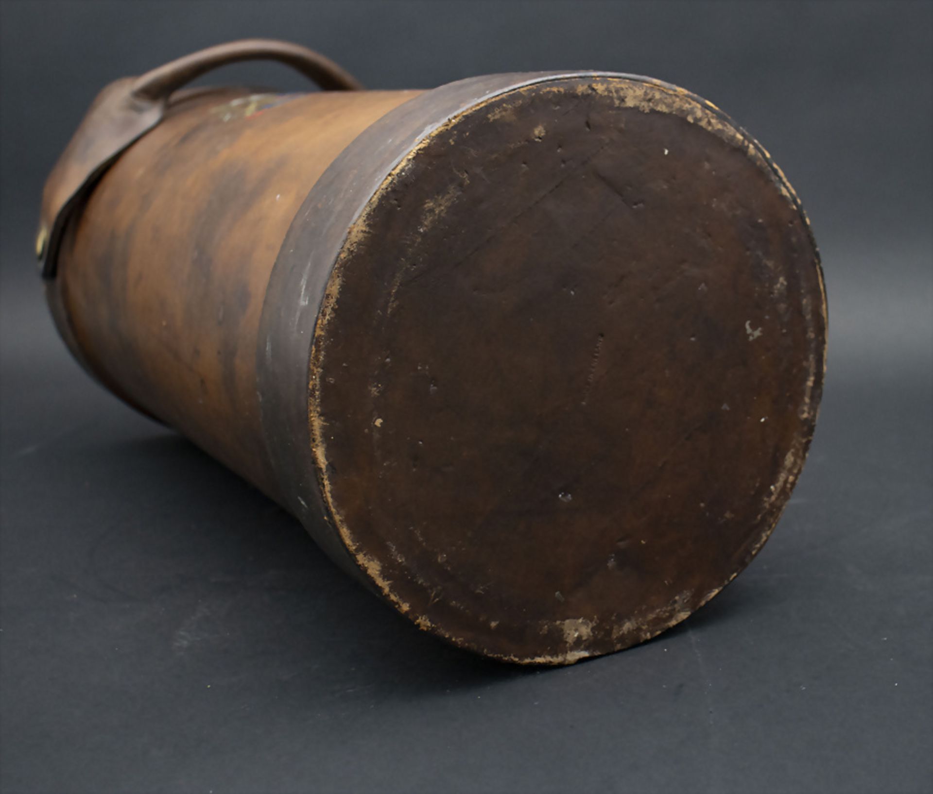 Leder Schirmständer / A leather umbrella stand, um 1900 - Bild 4 aus 4