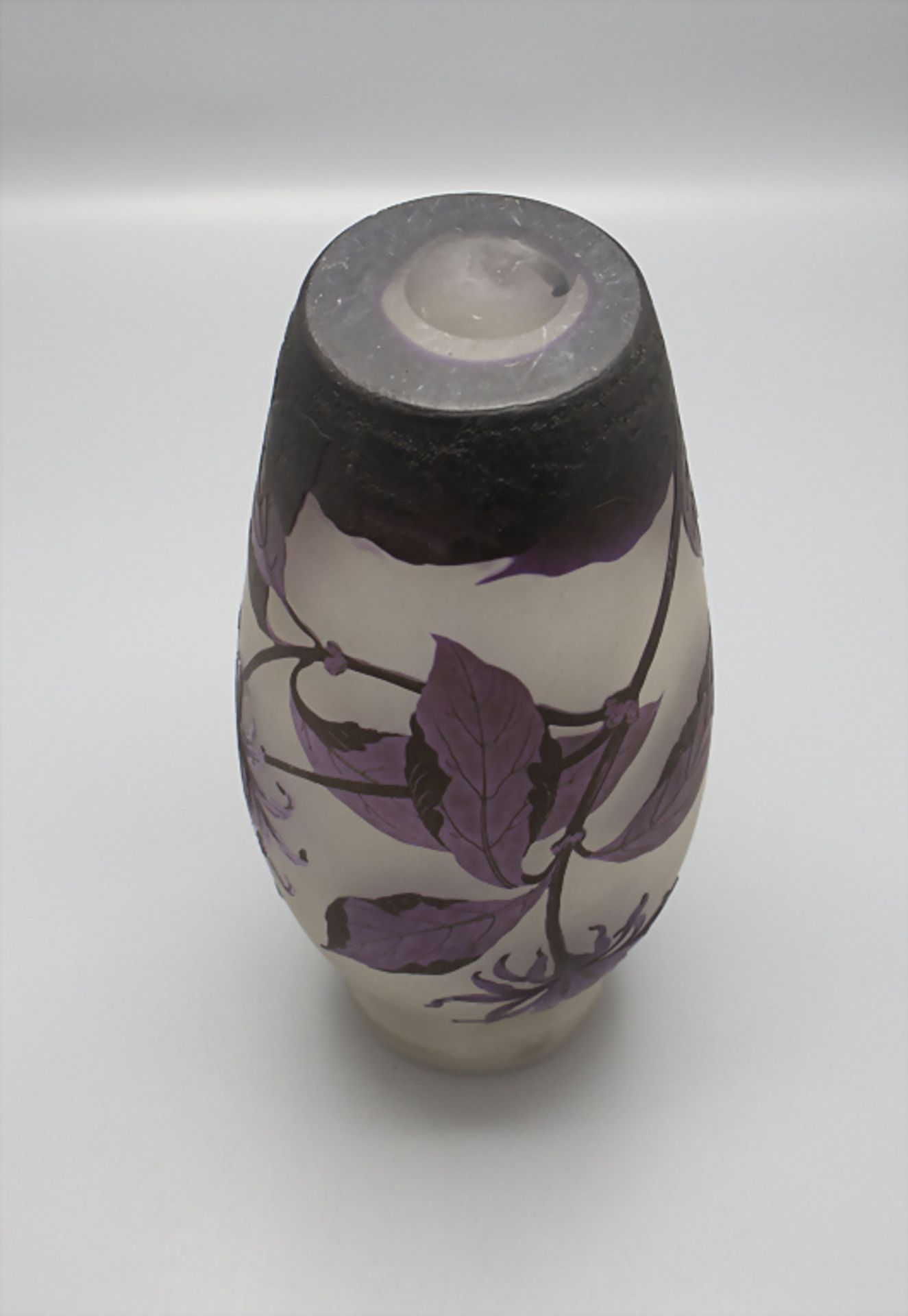 Jugendstil Vase mit Chrysanthemen, Arsall, Vereinigte Lausitzer Glaswerke AG, ... - Image 4 of 4