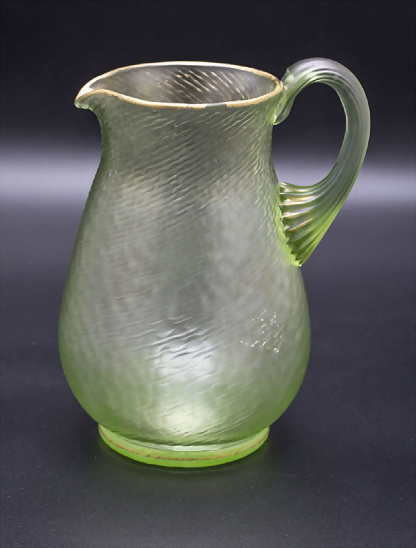 Henkelkanne / A glass jug with handle, wohl Loetz Witwe, Klostermühle, um 1905