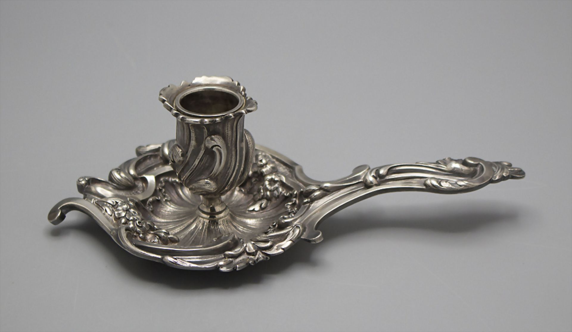 Handleuchter / A portable silver candlestick / Bougeoir à main, Aucoc, Paris, um 1870