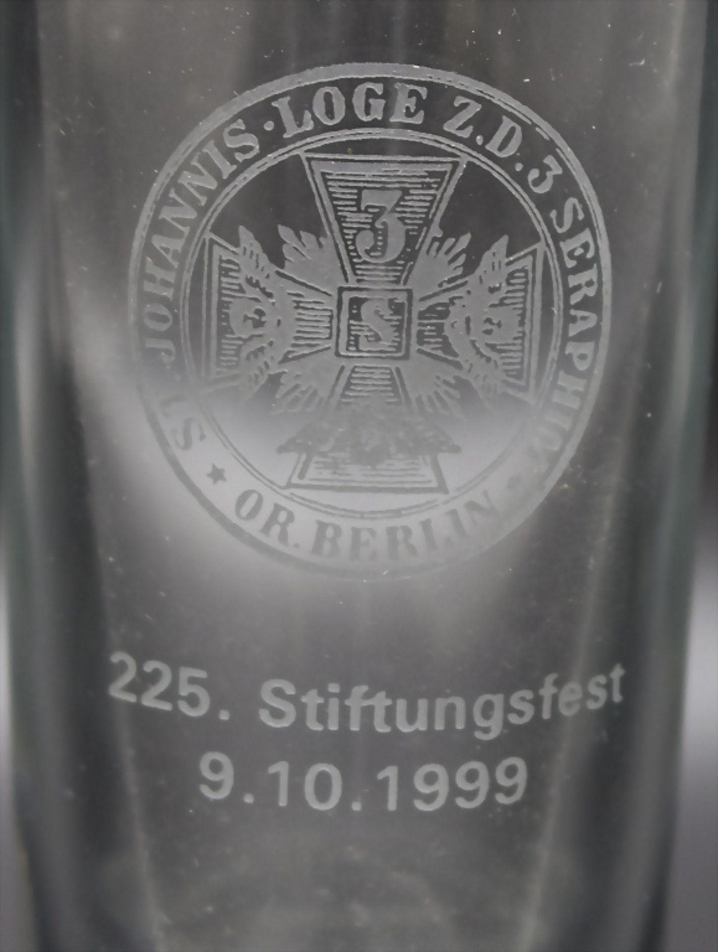 Logenglas der St. Johannis Loge z.d. 3 Seraphim Berlin, deutsch, datiert 9.10.1999 - Bild 2 aus 3