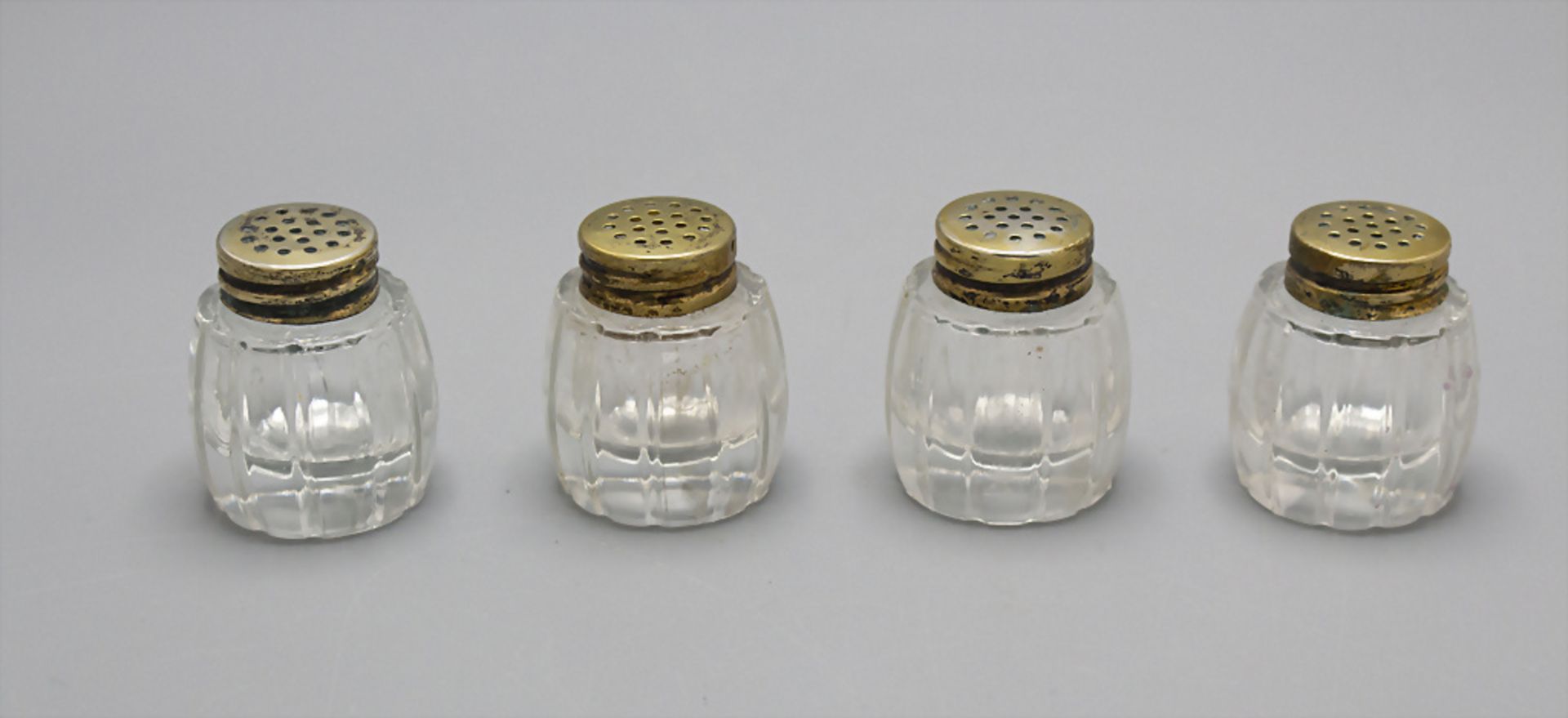 4 Salzstreuer / 4 glass salt shakers with silver mount, Frankreich, Mitte 20. Jh.