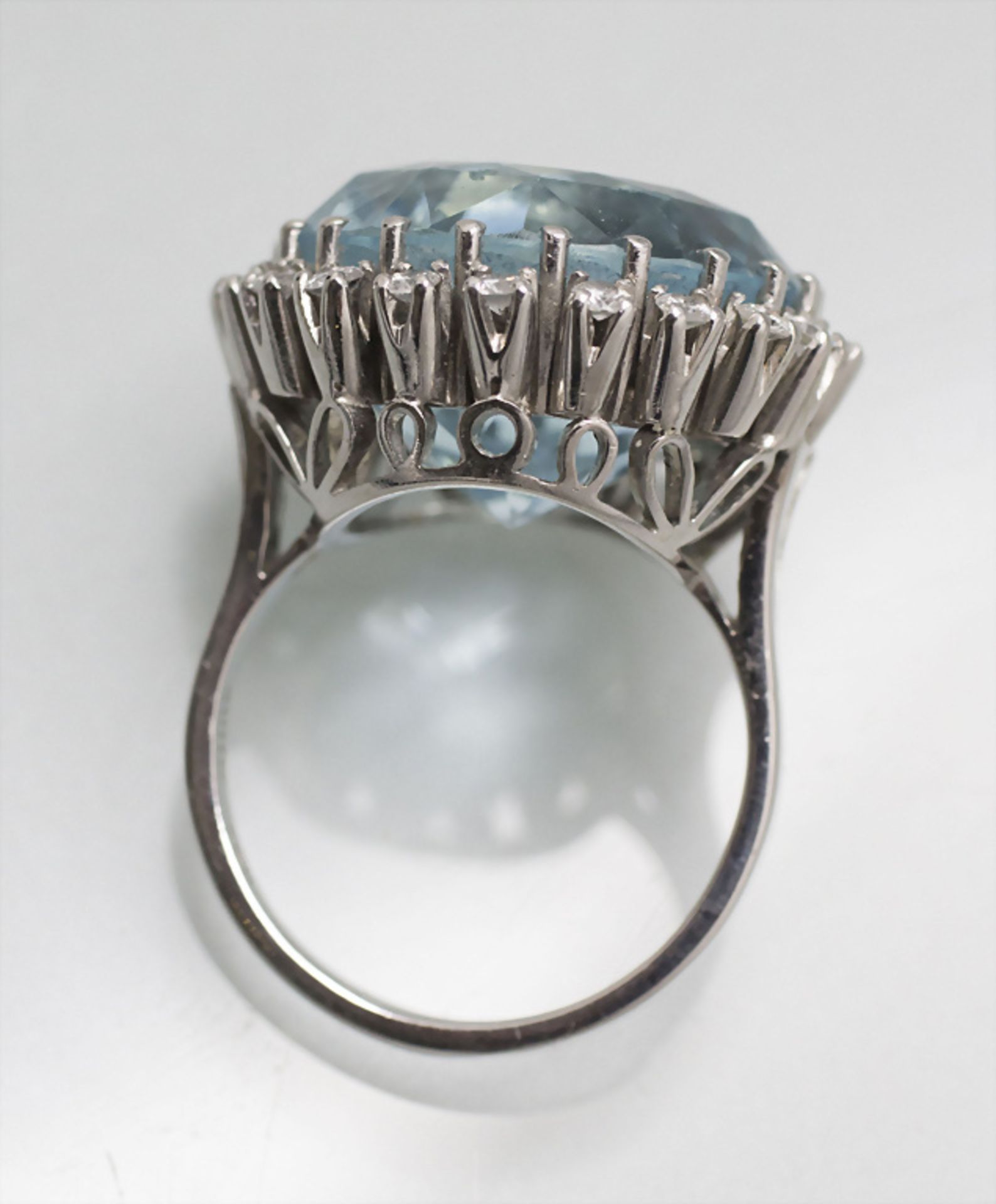 Damenring mit Aquamarin und Diamanten / A ladies 18 ct gold ring with natural aquamarine and ... - Image 4 of 4