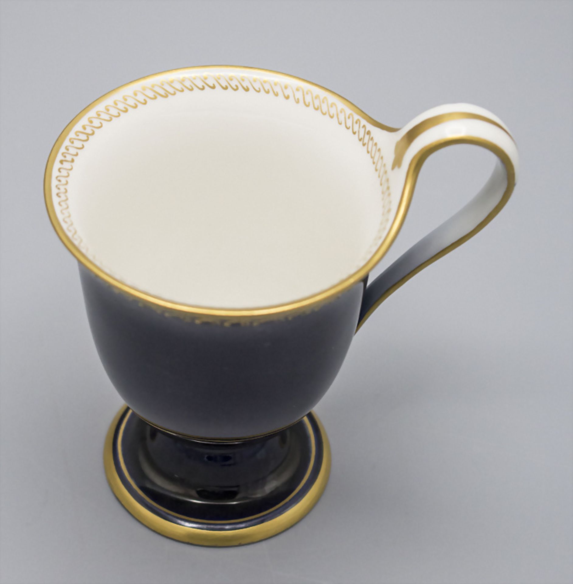 Tasse mit Untertasse / A porcelain cup and saucer, KPM Berlin, 19. Jh. - Bild 2 aus 4
