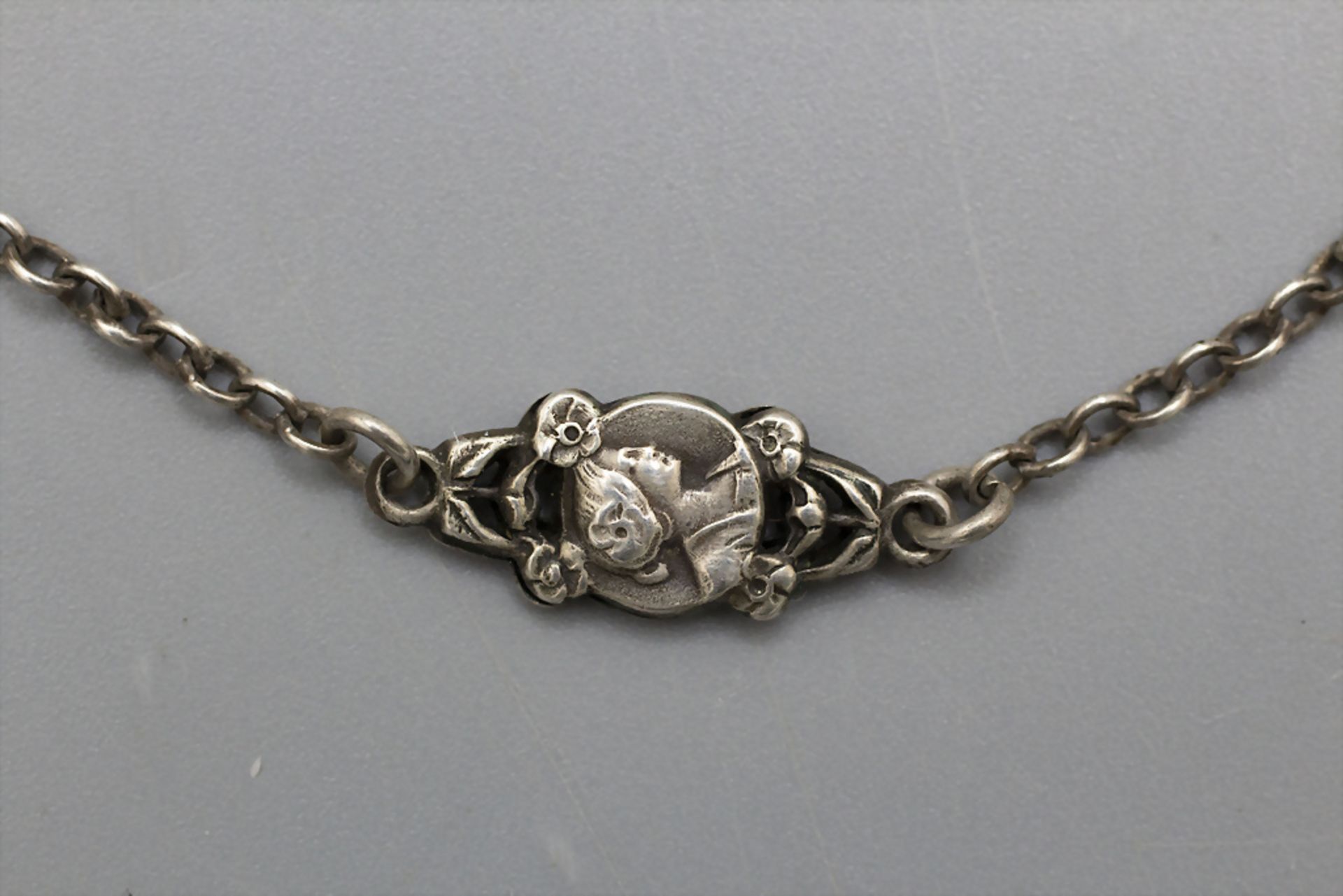 Jugendstil Silberkette mit 4 Medaillons / An Art Nouveau silver necklace with 4 medallions, ... - Bild 3 aus 4