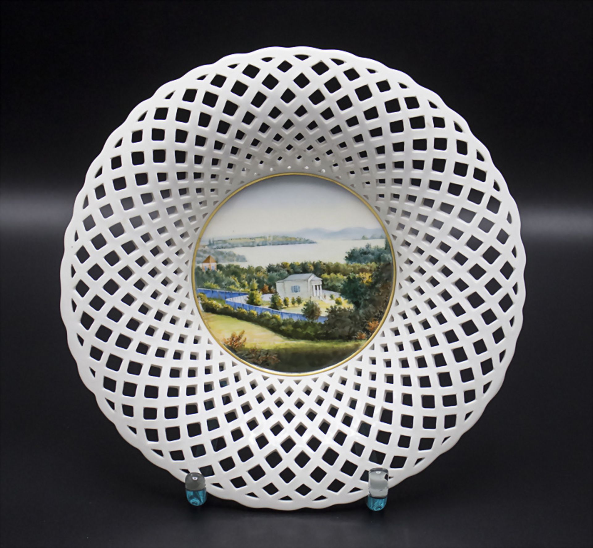 Porzellan Korbschale mit Ansicht der Pfaueninsel / A porcelain basket with the view of the ...