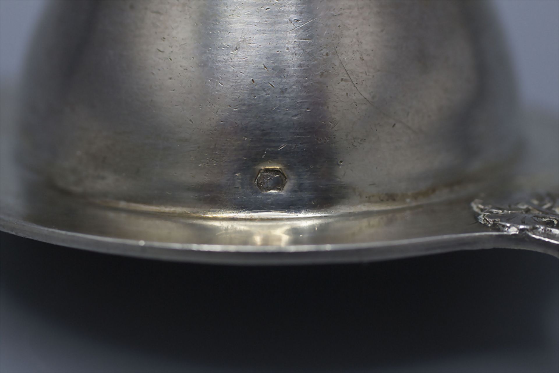 Teesieb / A silver tea strainer, Frankreich, um 1900 - Image 3 of 3