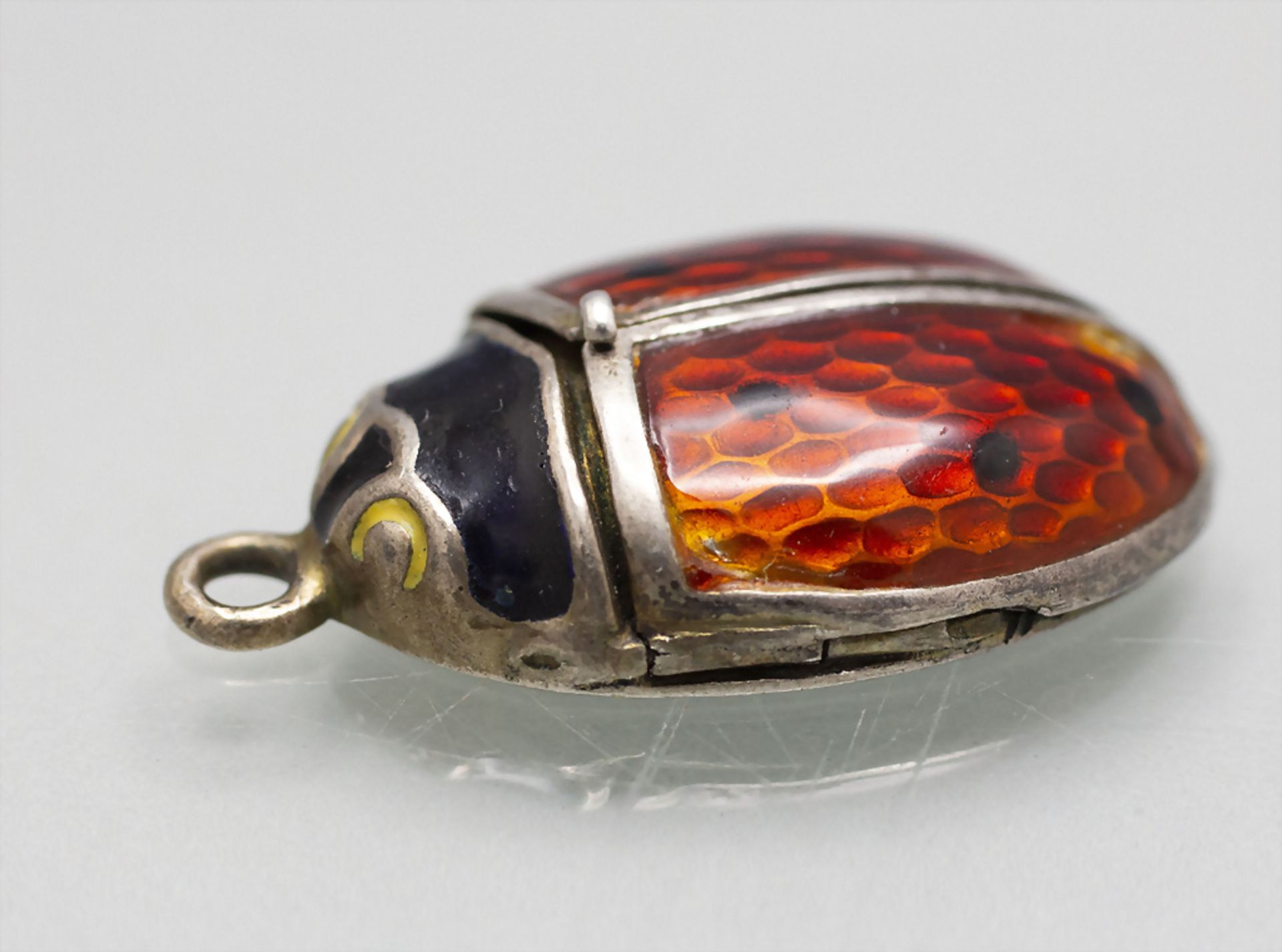 Anhänger Marienkäfer / A enamelled silver pendant of a ladybug, Athen, um 1900