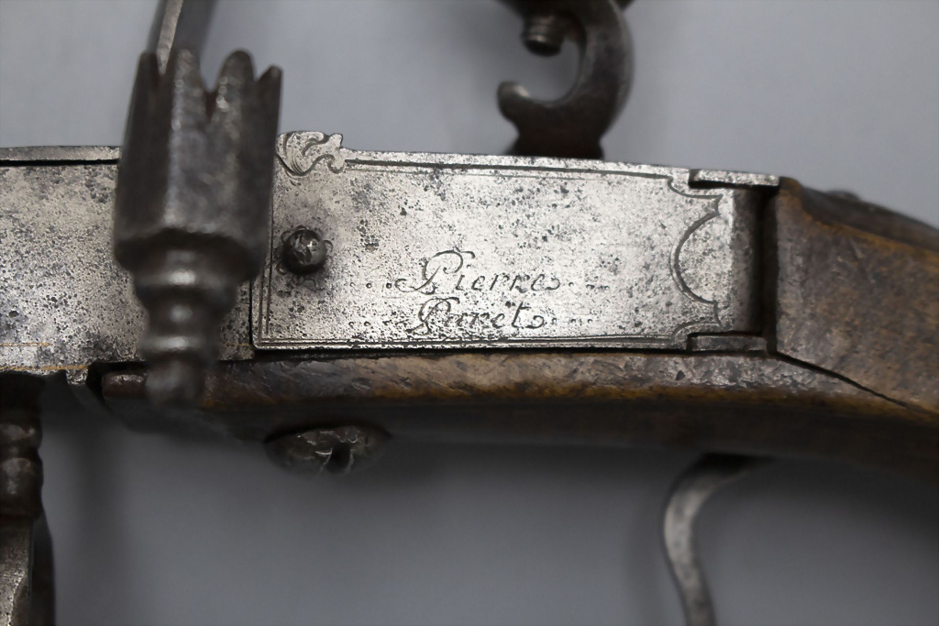 Seltenes Steinschloss-Tischfeuerzeug / A rare flintlock tinder lighter, England, 18. Jh. - Bild 5 aus 7