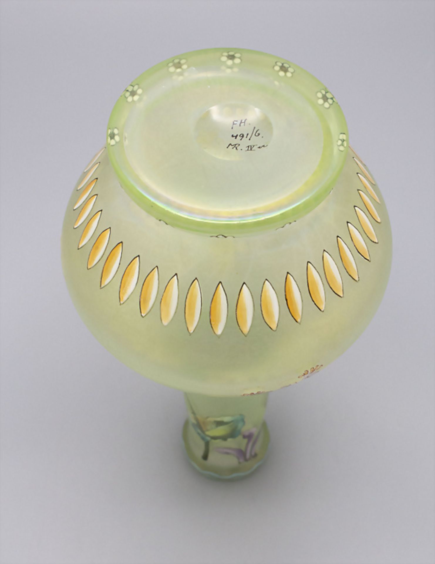 Uranglas Vase / An uranium glass vase, Max Rade für Fritz Heckert, Petersdorf, um 1900 - Bild 4 aus 4