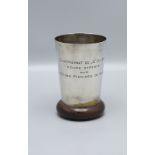 Art Déco Silberpokal mit Holzsockel / An Art Deco silver cup with wooden base, Emile ...