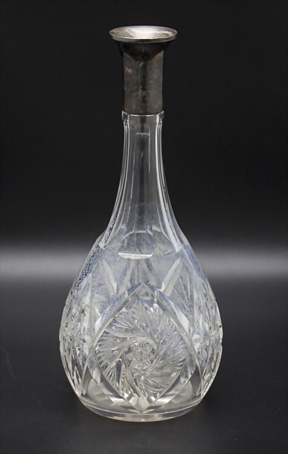 Große Glaskaraffe mit Silberausguss / A large glass carafe with silver spout, deutsch, um 1920