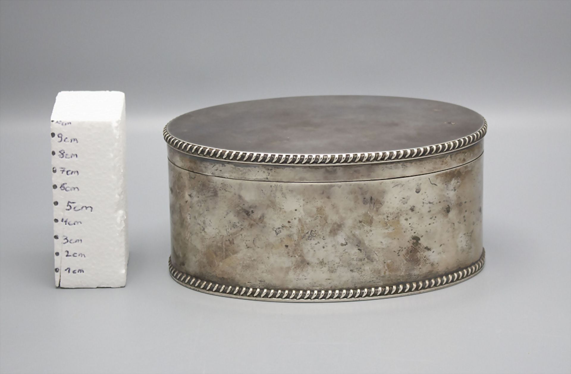 Ovale Deckeldose / A lidded silver box, Thomas Bradbury & Sons, Sheffield, 1895