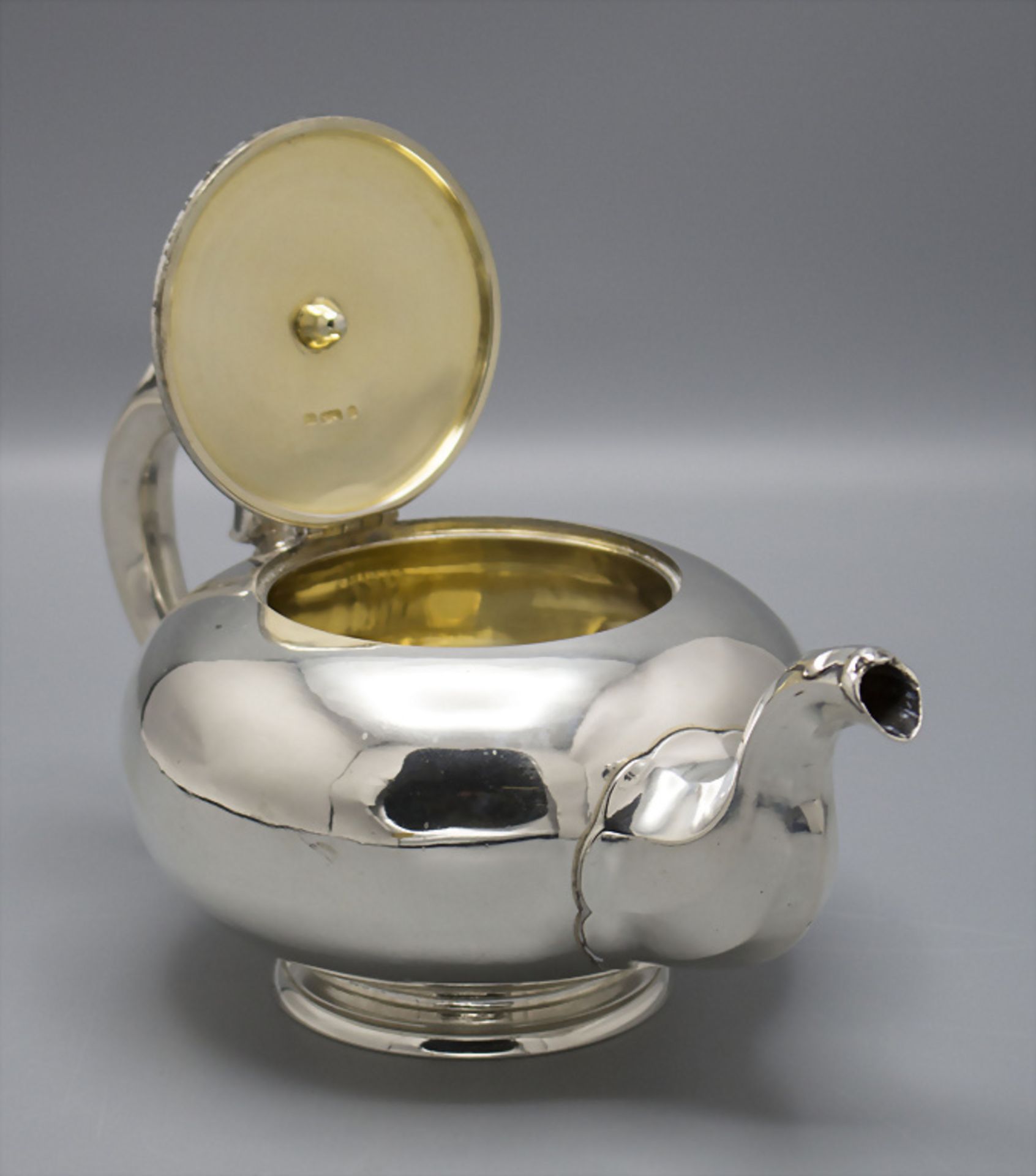 Kaffee- und Teekern / A silver coffee and tea set, Matthias Skytt, St. Petersburg, 1855-1856 - Bild 8 aus 15