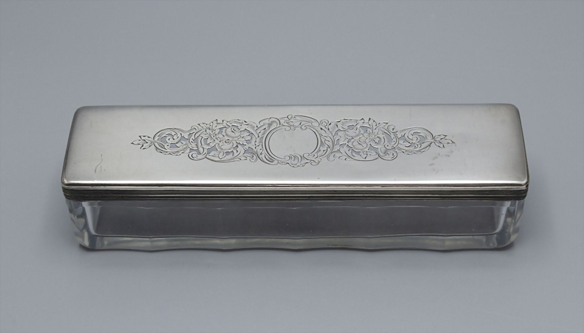 Glasdose mit Silberdeckel / A glass box with a silver lid, Frankreich, um 1900